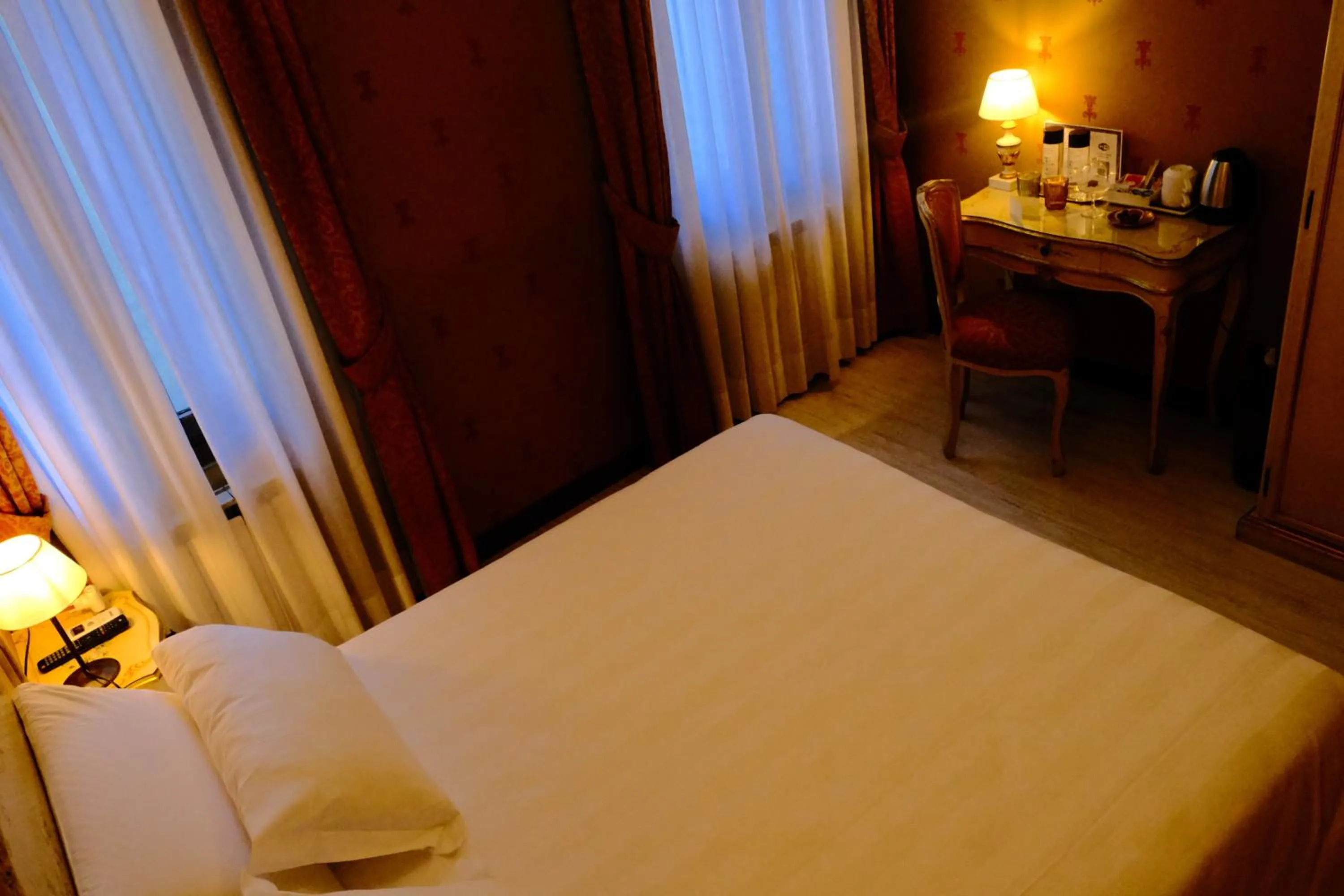 Bed in H O T E L S A N G A L L O l