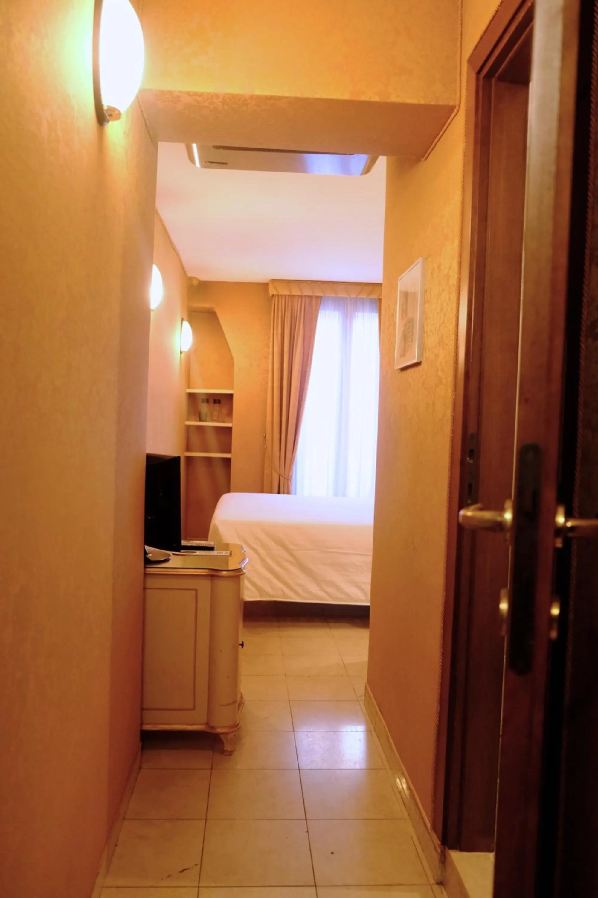 Photo of the whole room, Bed in H O T E L S A N G A L L O l