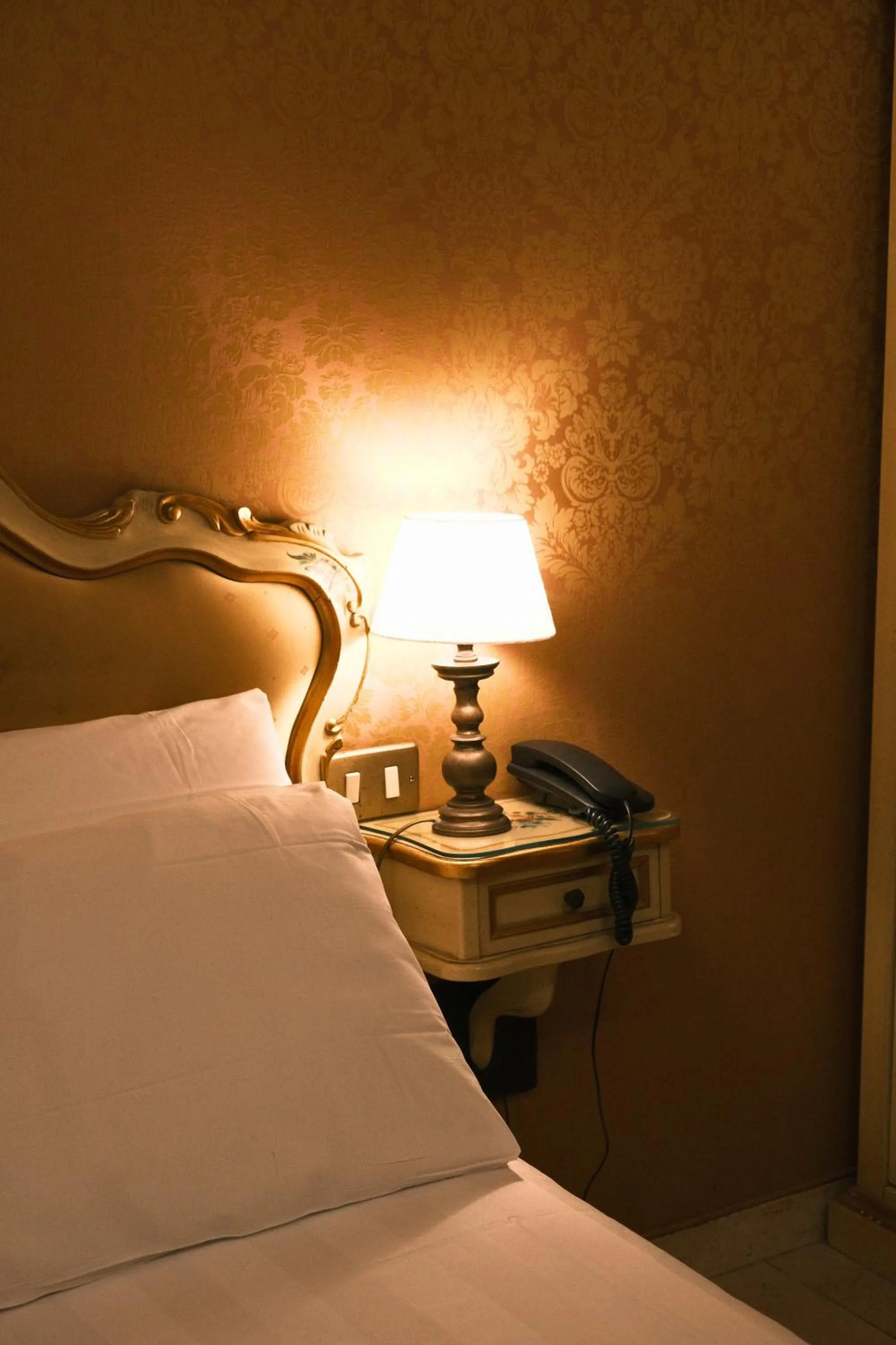 Decorative detail, Bed in H O T E L S A N G A L L O l