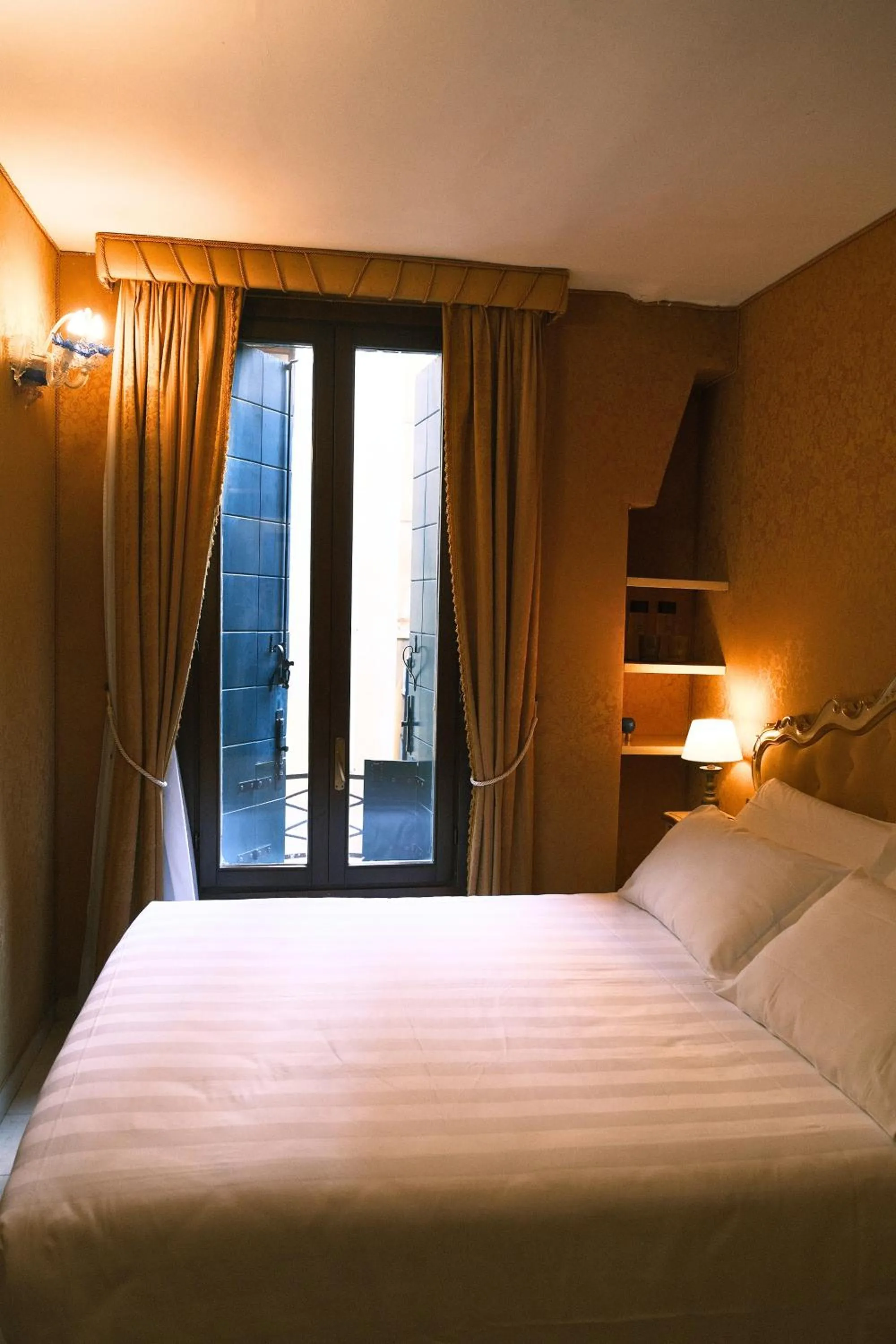 Photo of the whole room, Bed in H O T E L S A N G A L L O l