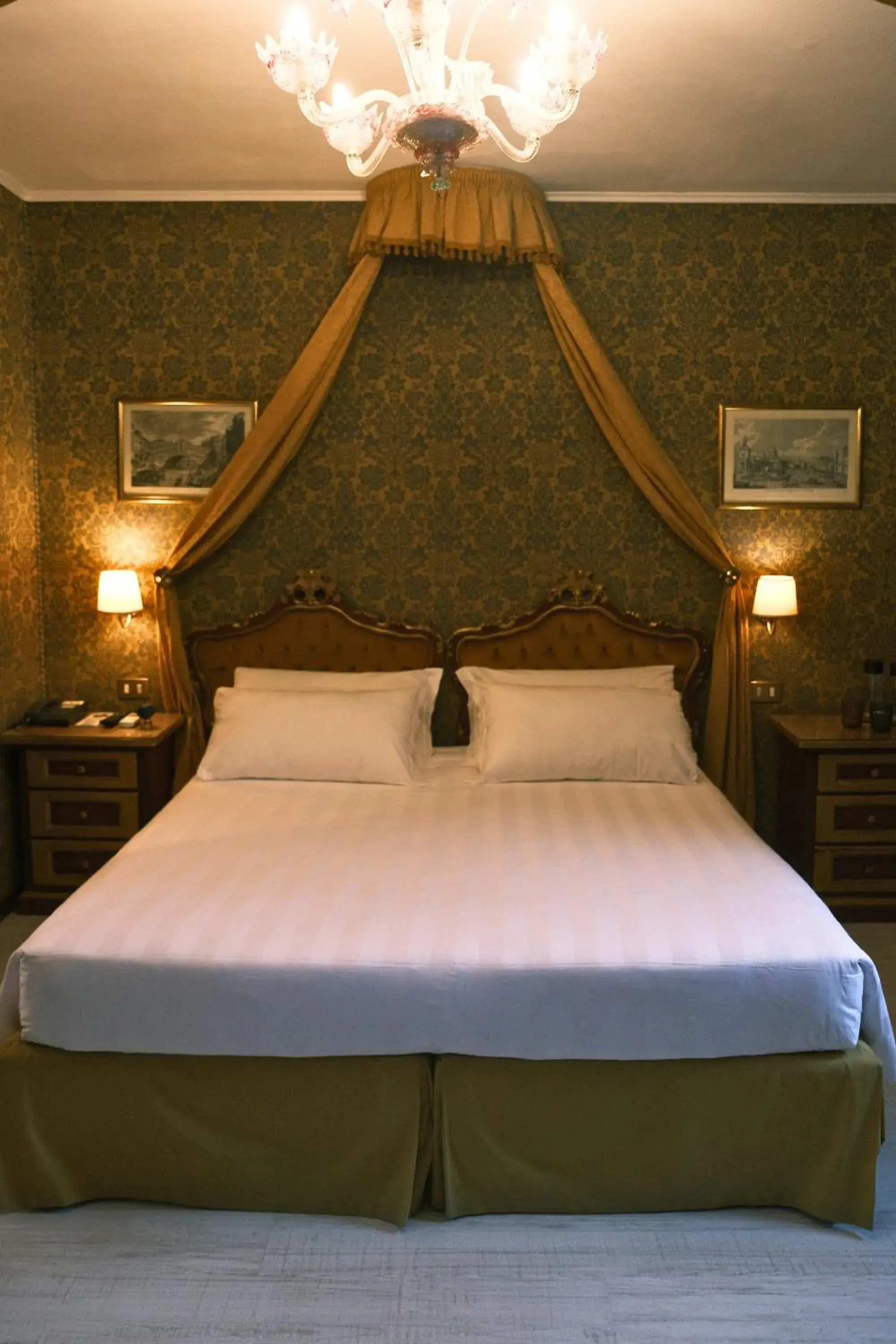 Photo of the whole room, Bed in H O T E L S A N G A L L O l Photo of the whole room, Bed in H O T E L S A N G A L L O l