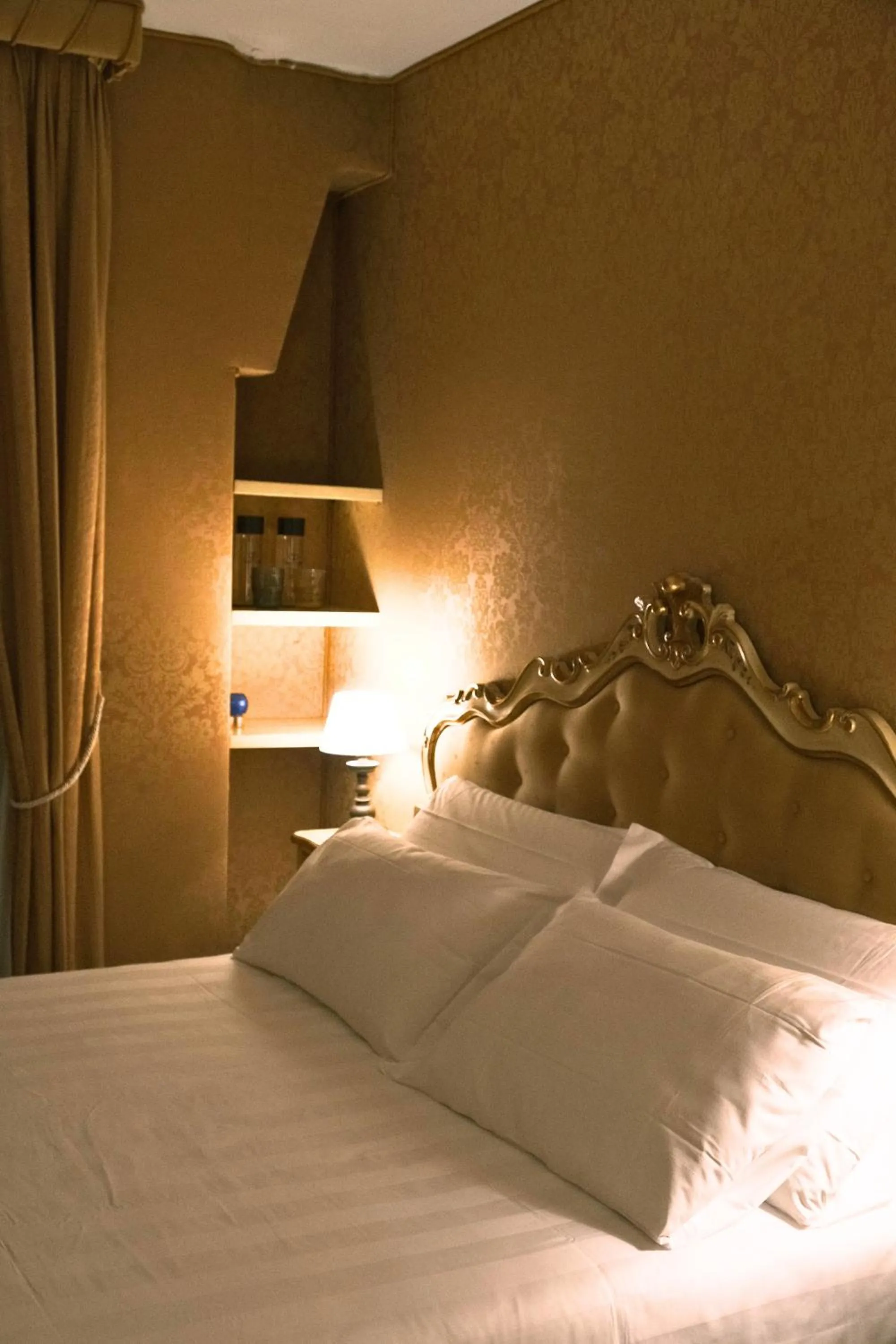 Bed in H O T E L S A N G A L L O l