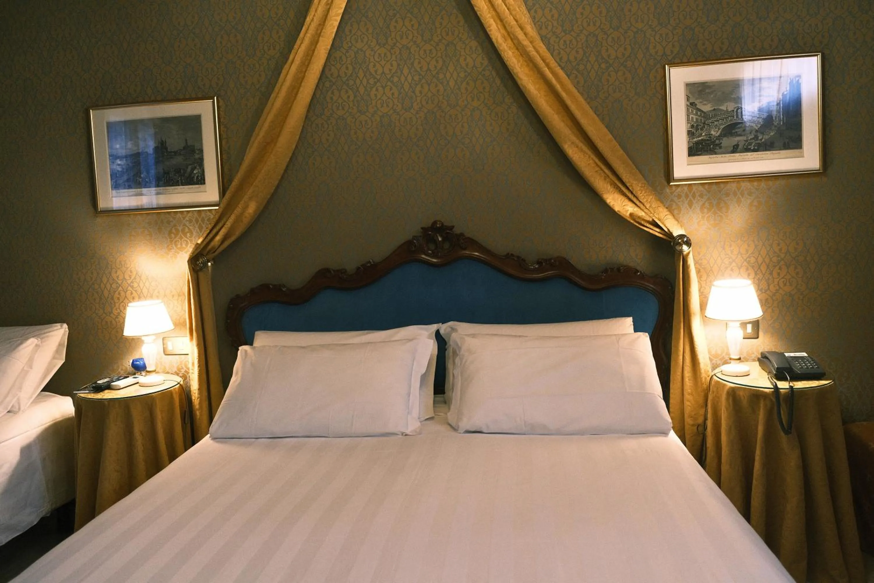 Bed in H O T E L S A N G A L L O l