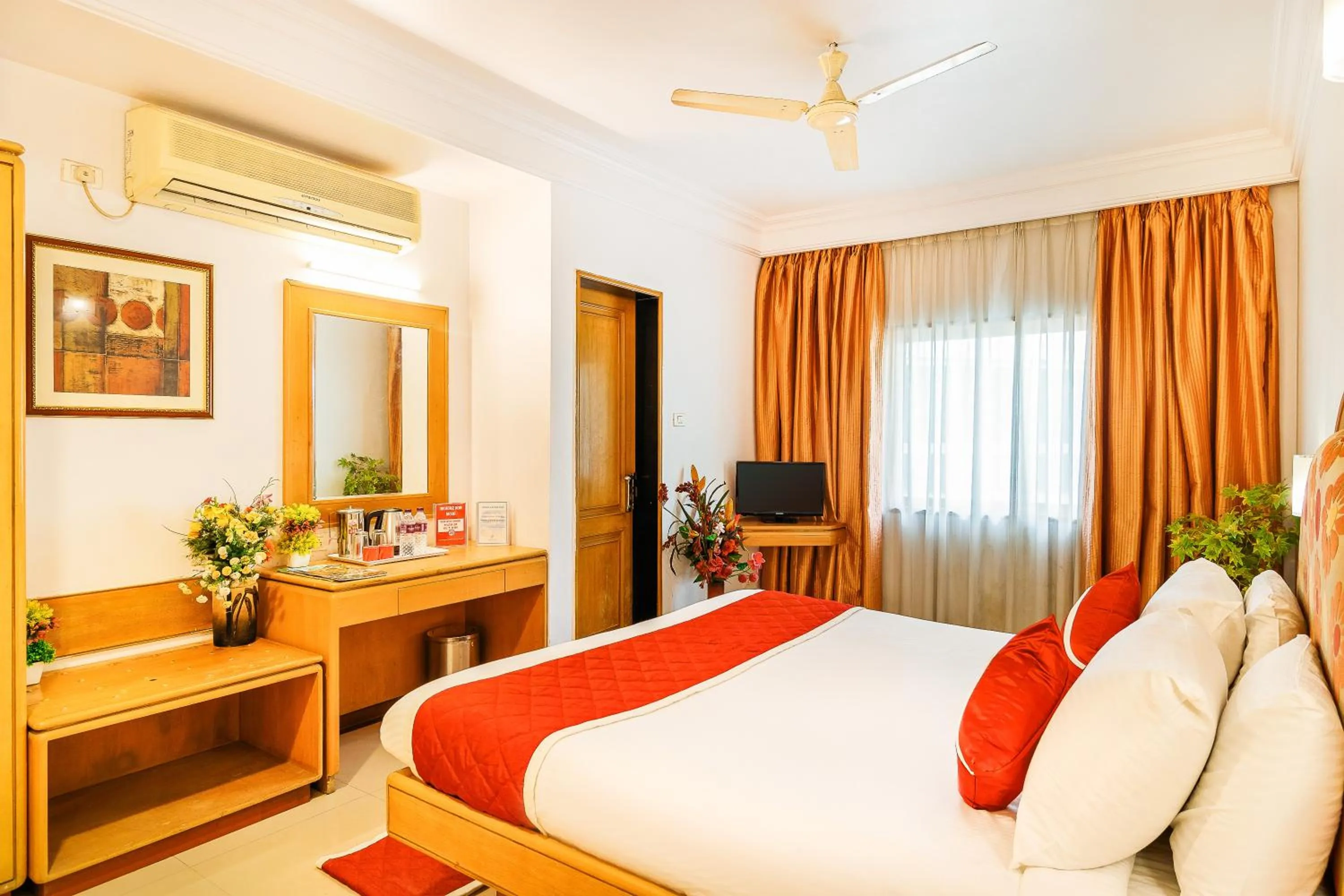 Photo of the whole room, Bed in Octave Crystal Heights