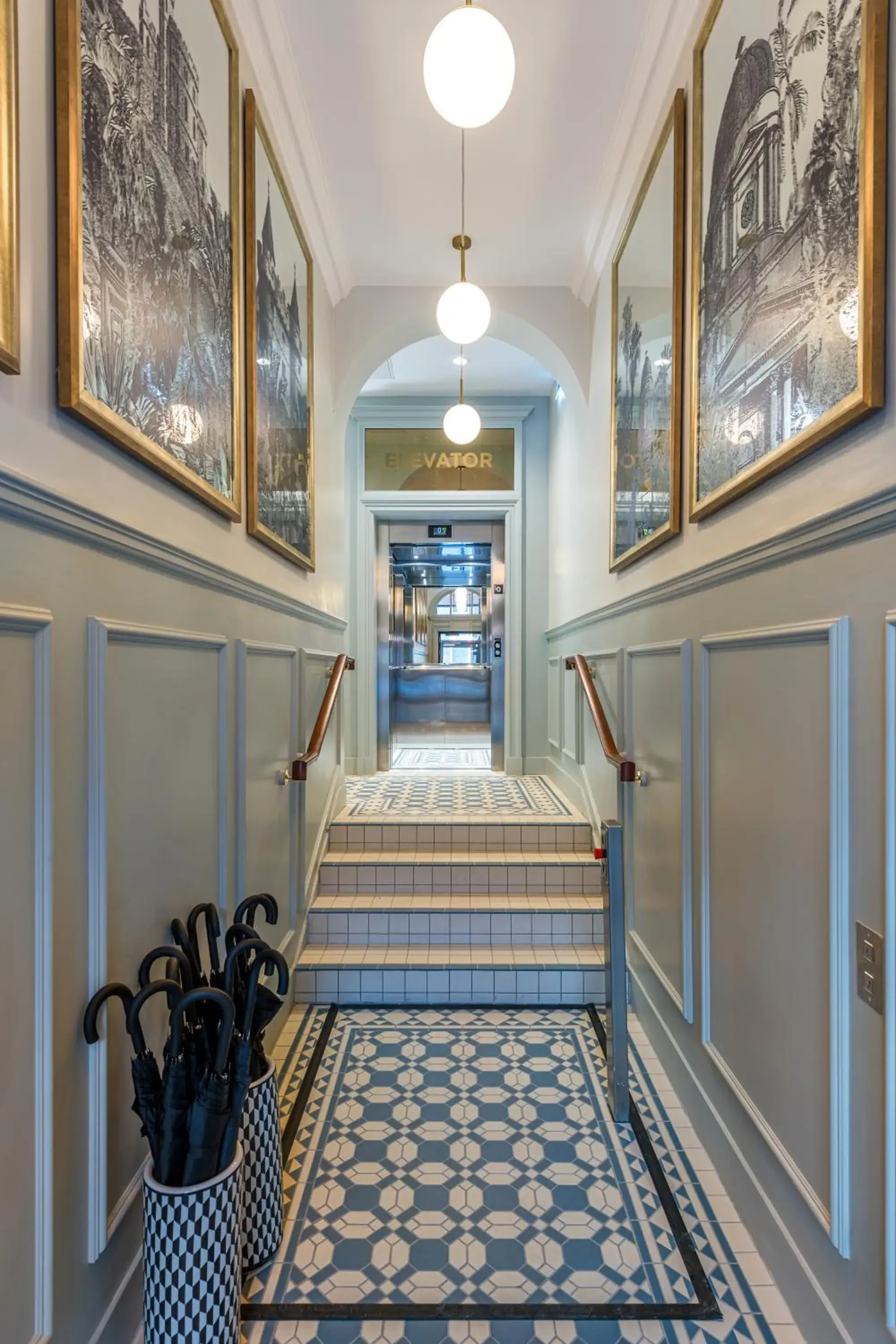 Facade/entrance in RÌGH Residences - George Street Facade/entrance in RÌGH Residences - George Street