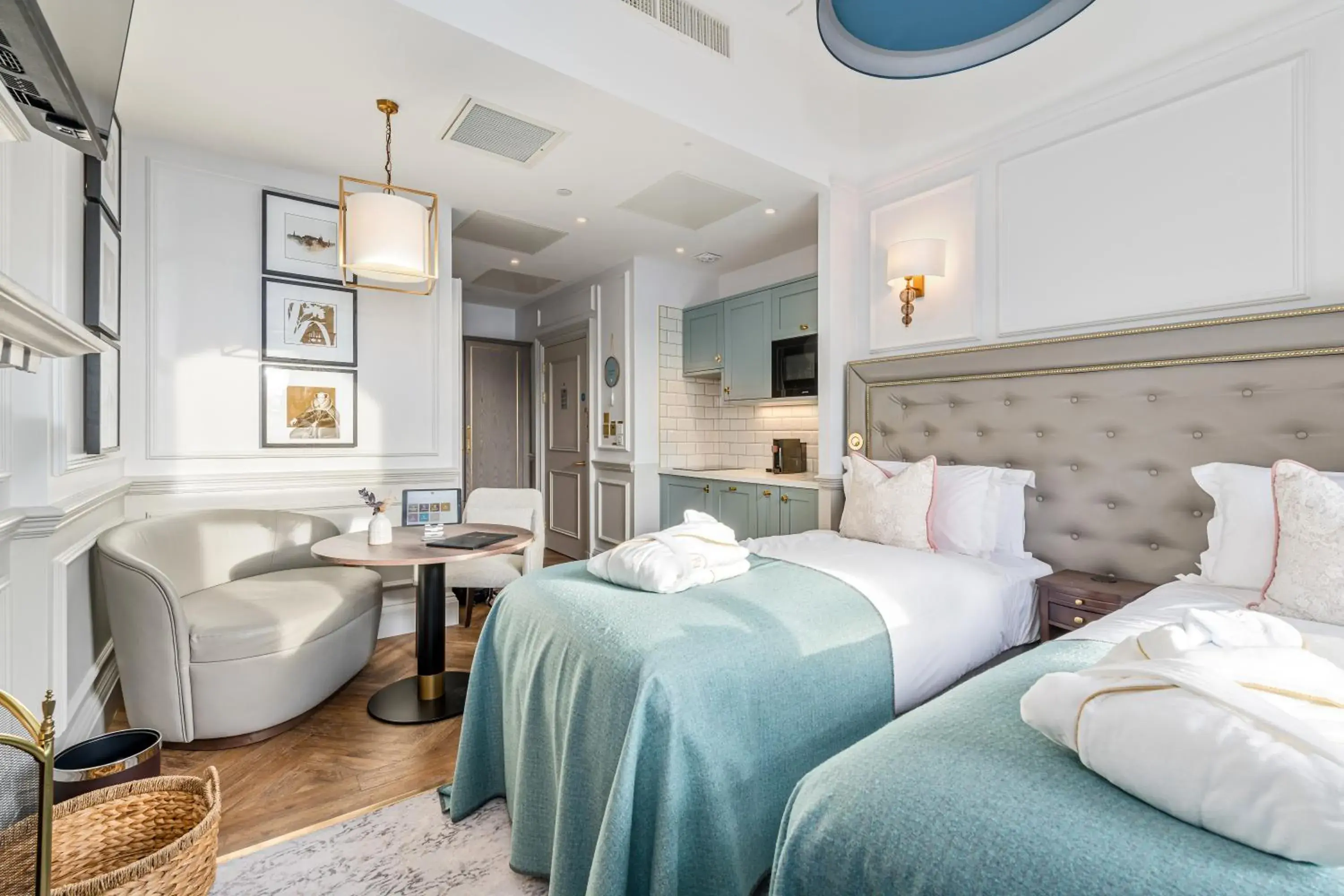 Boulevard Apartment in RÌGH Residences - George Street Boulevard Apartment in RÌGH Residences - George Street