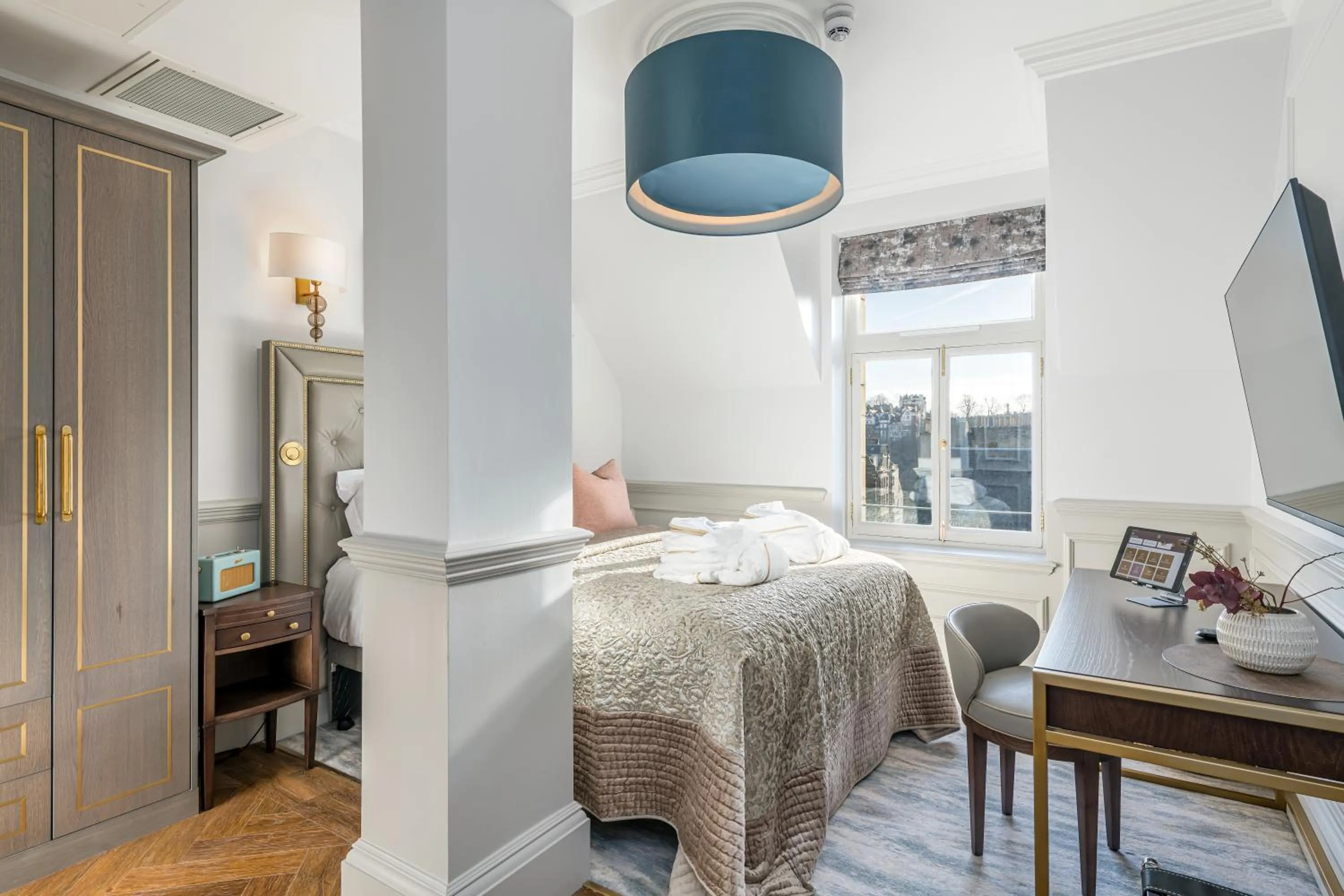 Bedroom, Bed in RÌGH Residences - George Street