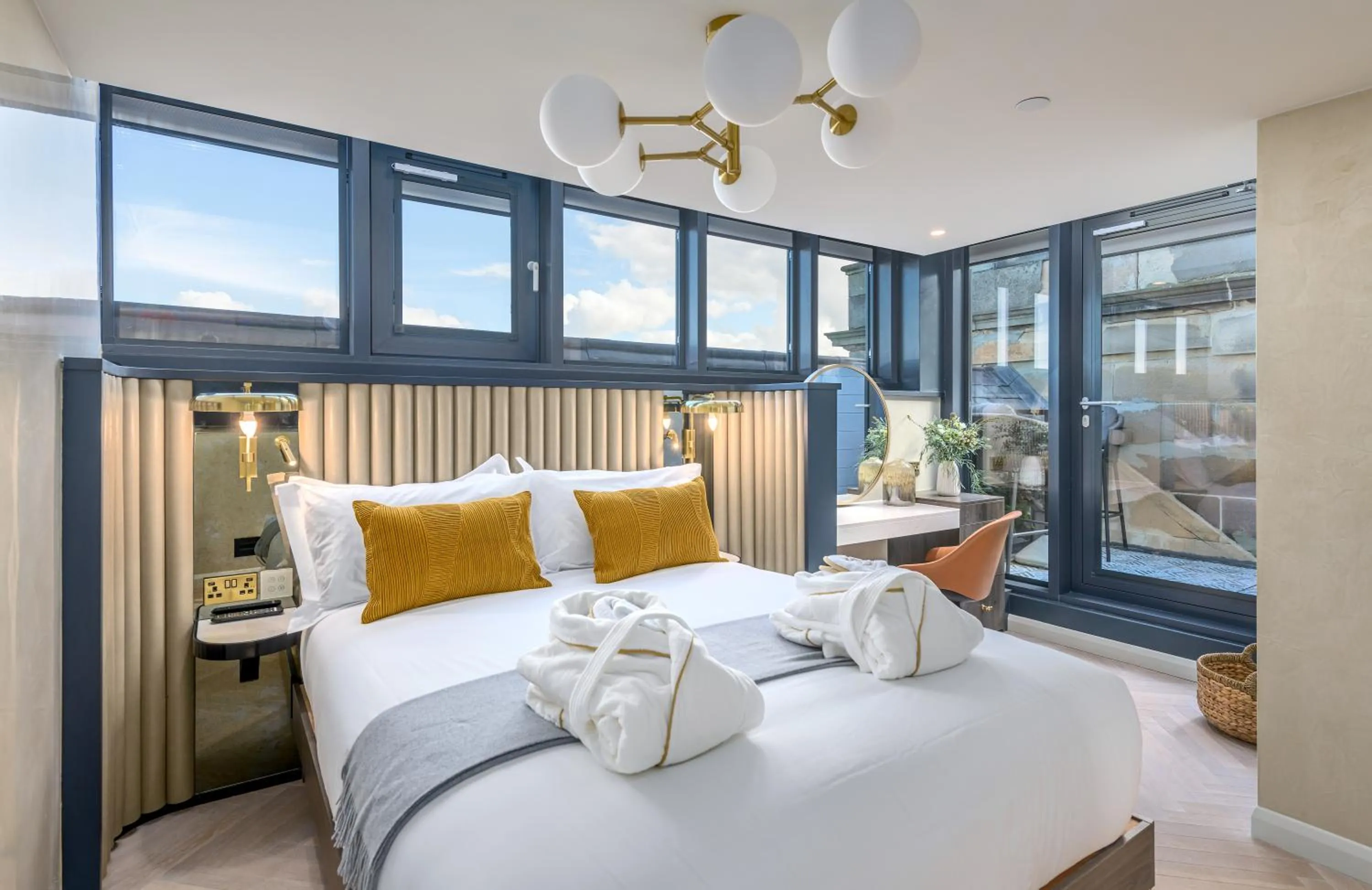 Bedroom, Bed in RÌGH Residences - George Street