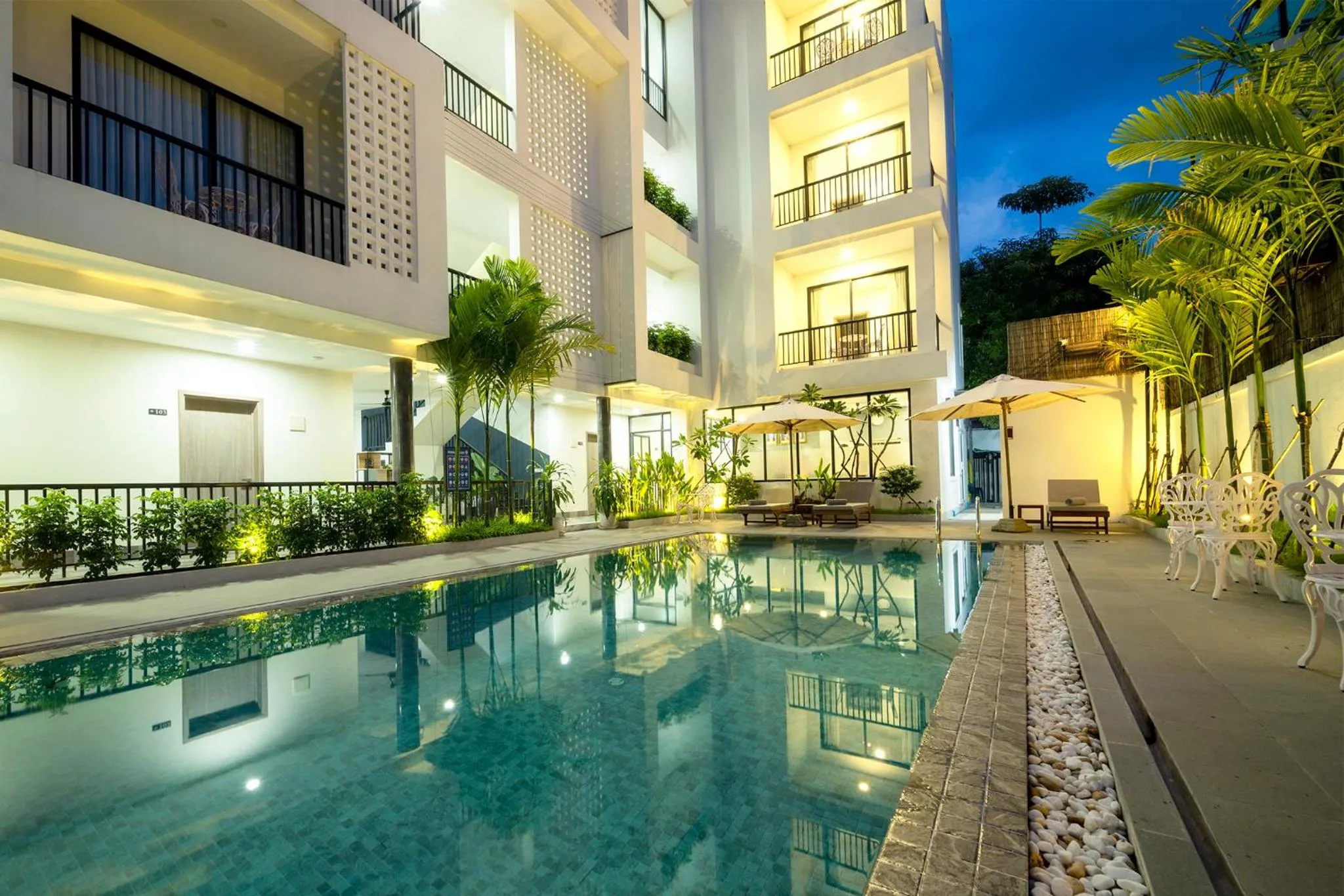 Swimming pool in LH Residence 752
