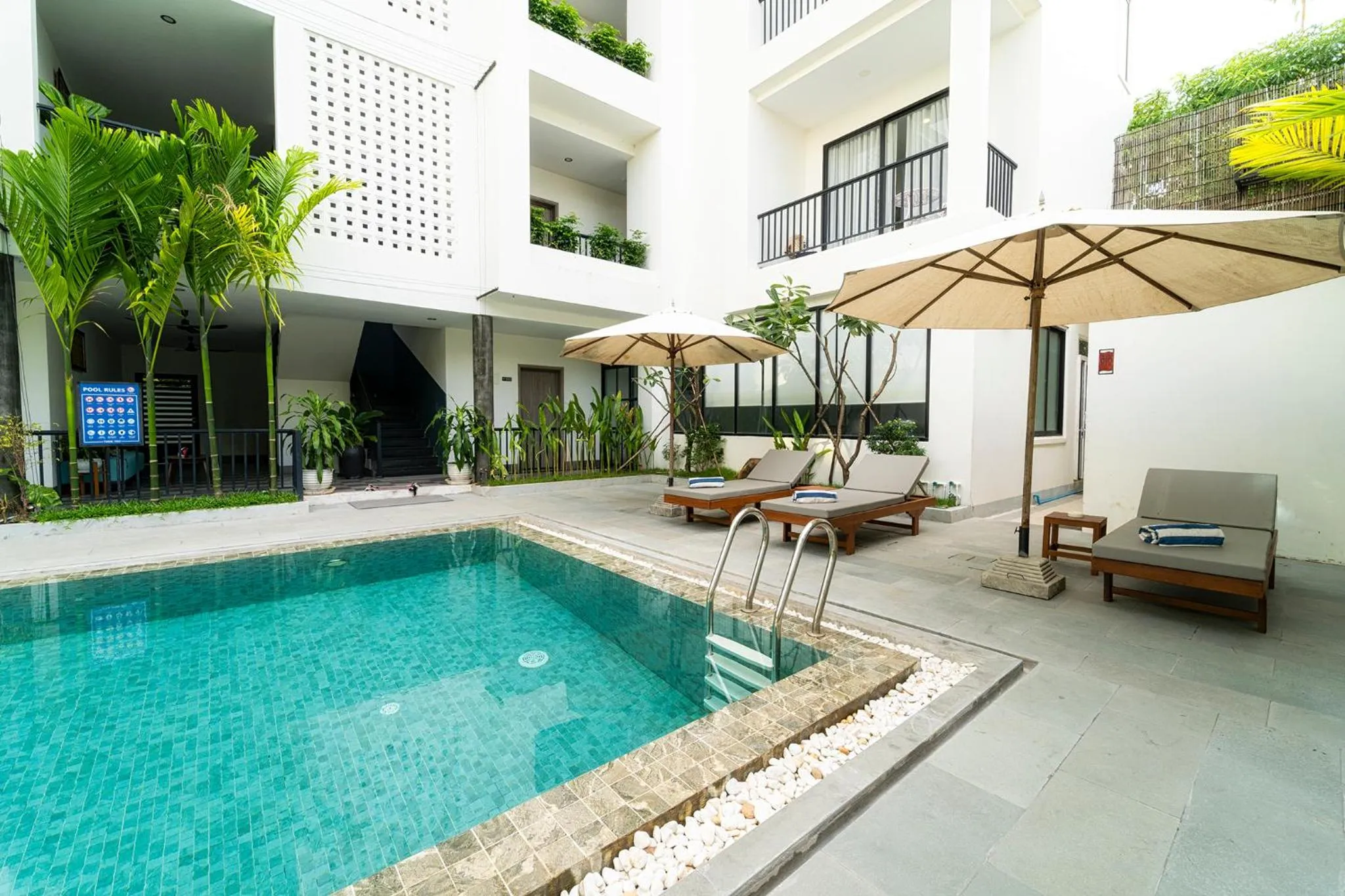Swimming pool in LH Residence 752
