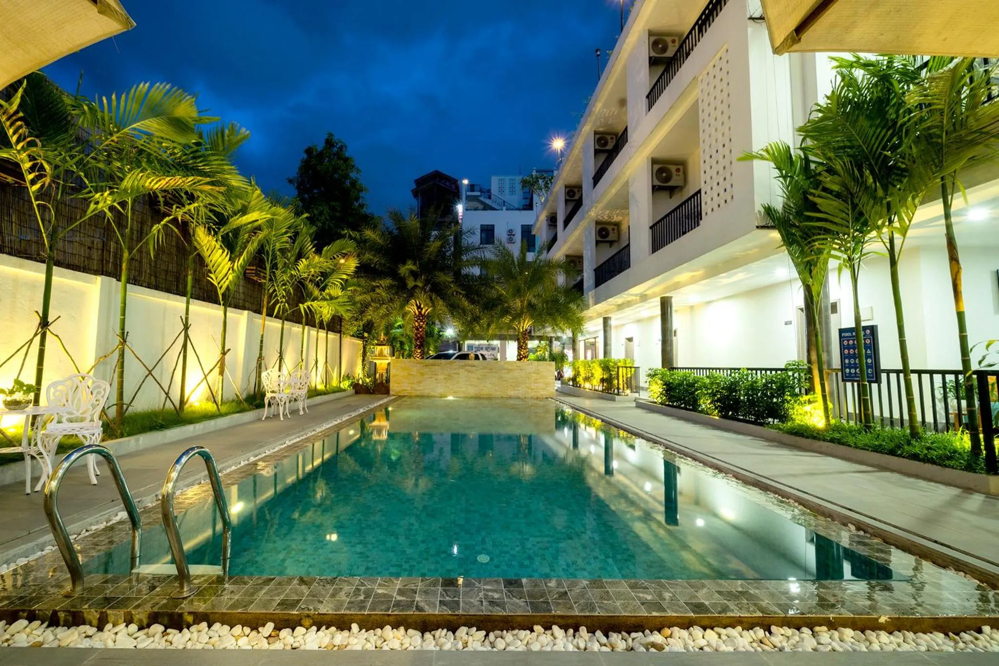 Swimming pool in LH Residence 752