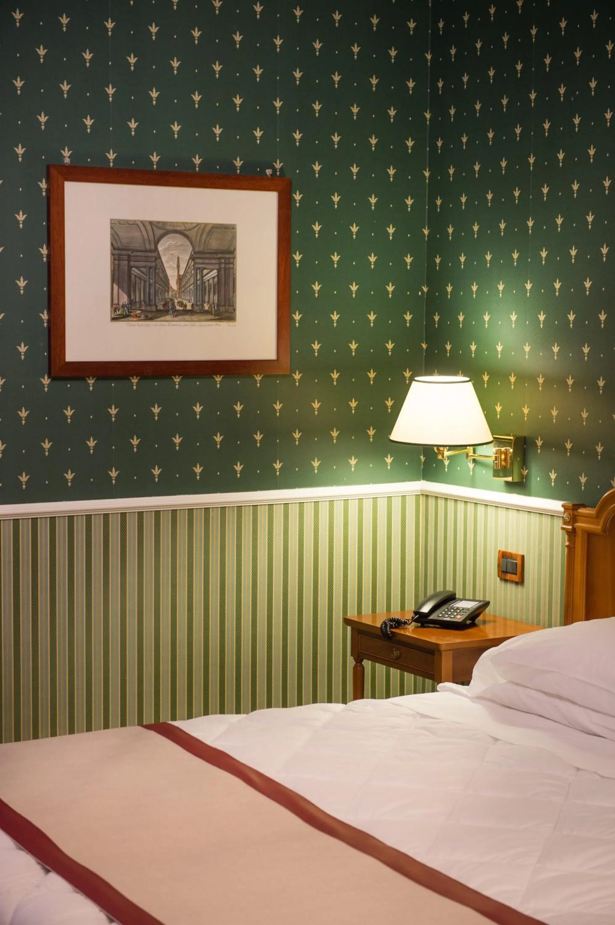 Bed in Strozzi Palace Hotel