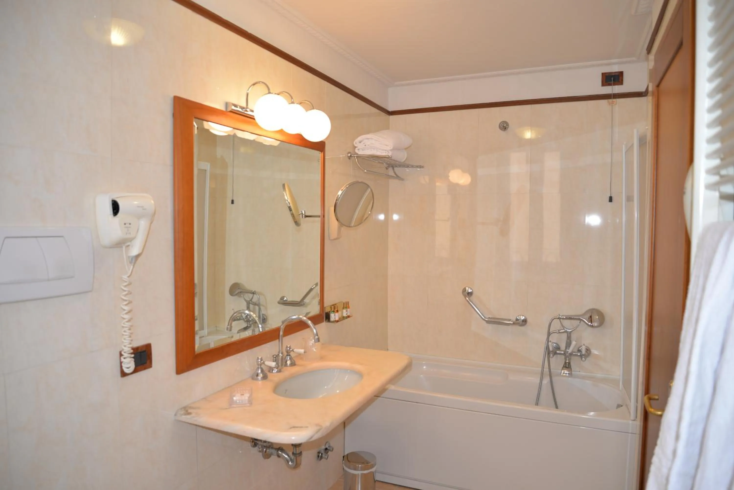 Bathroom in Strozzi Palace Hotel