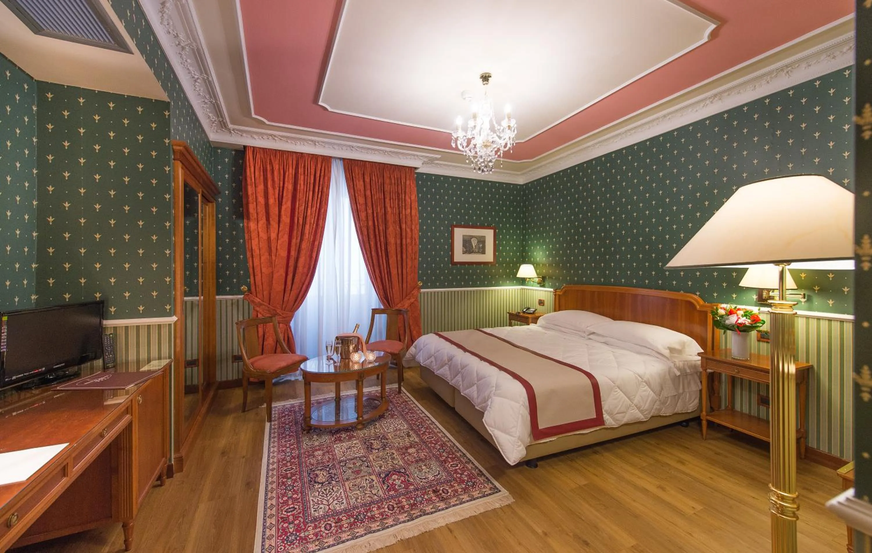 Bedroom, Bed in Strozzi Palace Hotel