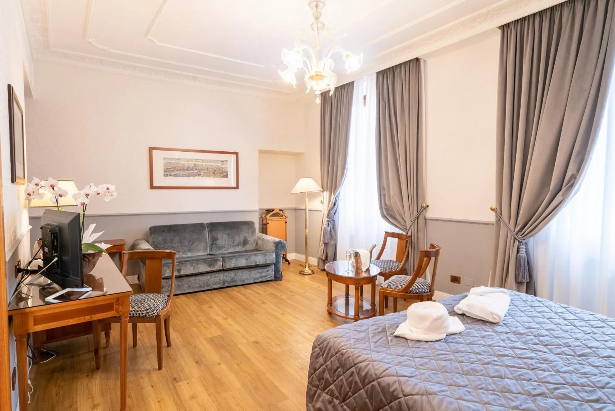 Seating area, Bed in Strozzi Palace Hotel