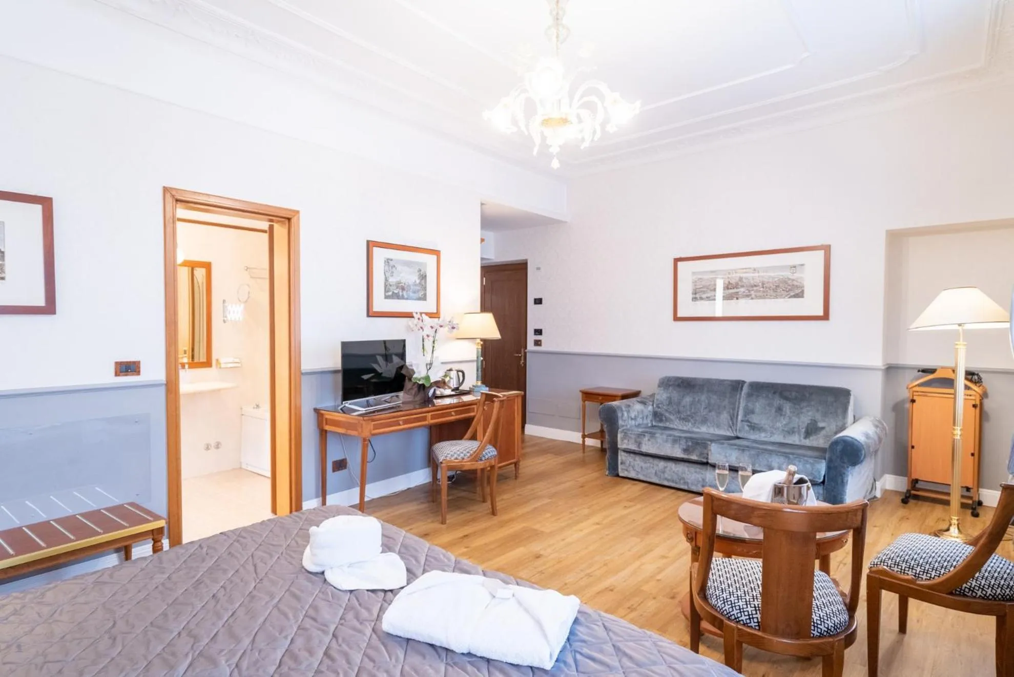 TV and multimedia, Bed in Strozzi Palace Hotel