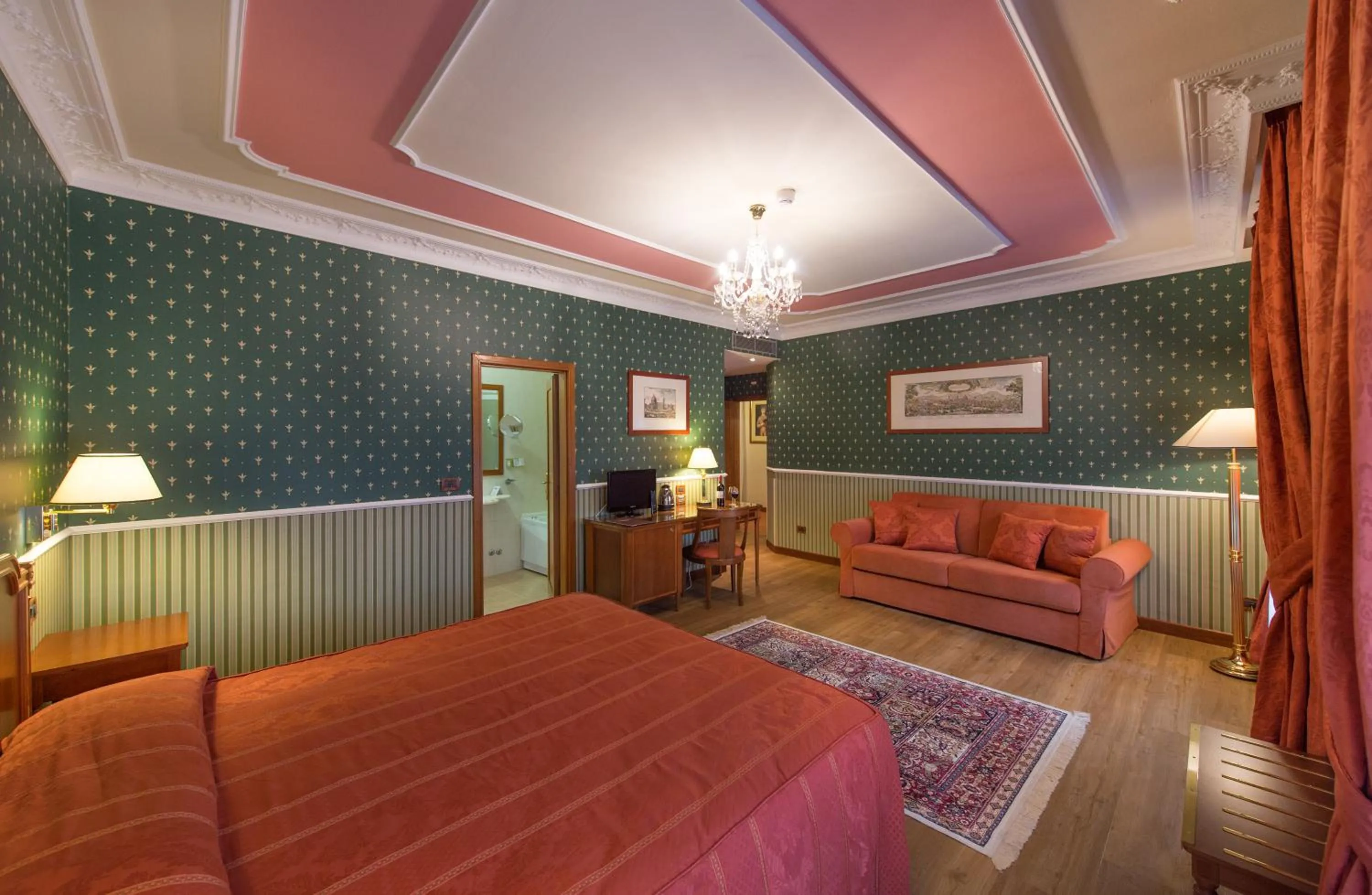 Bedroom, Bed in Strozzi Palace Hotel