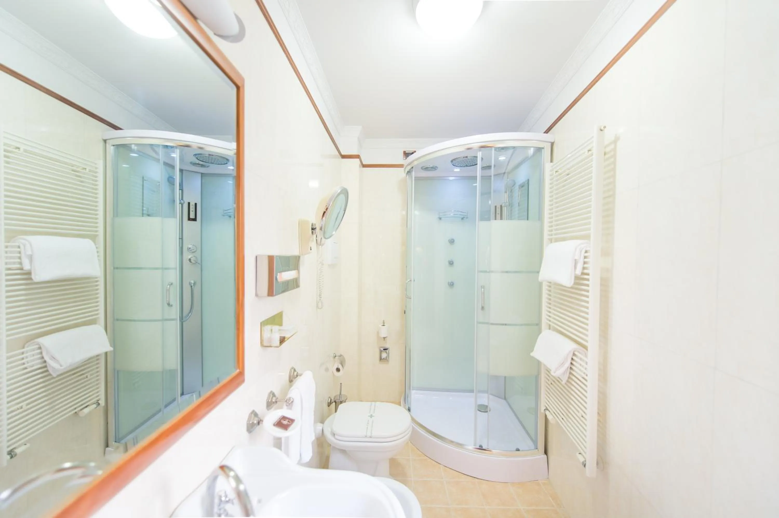 Bathroom in Strozzi Palace Hotel