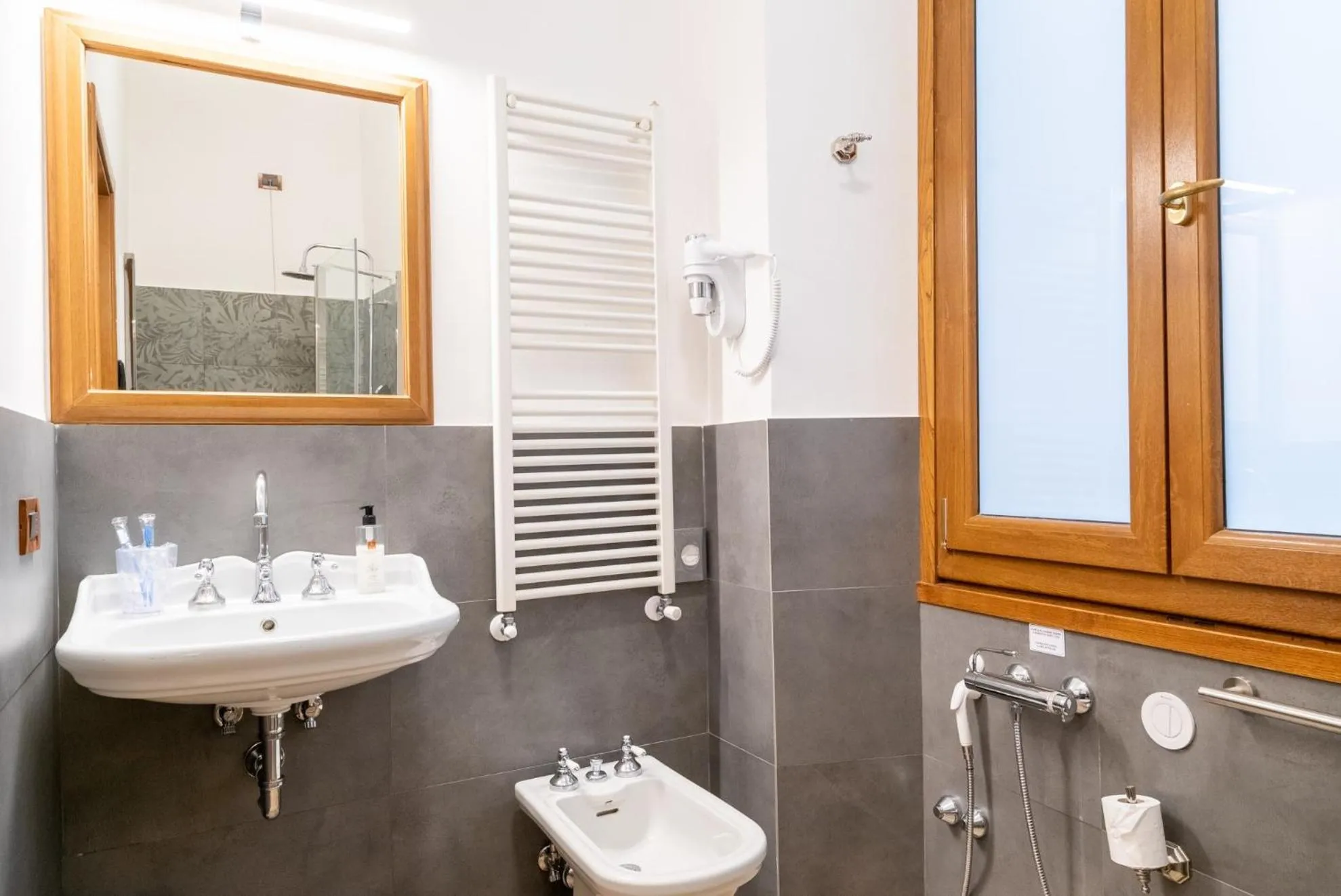 Toilet in Strozzi Palace Hotel