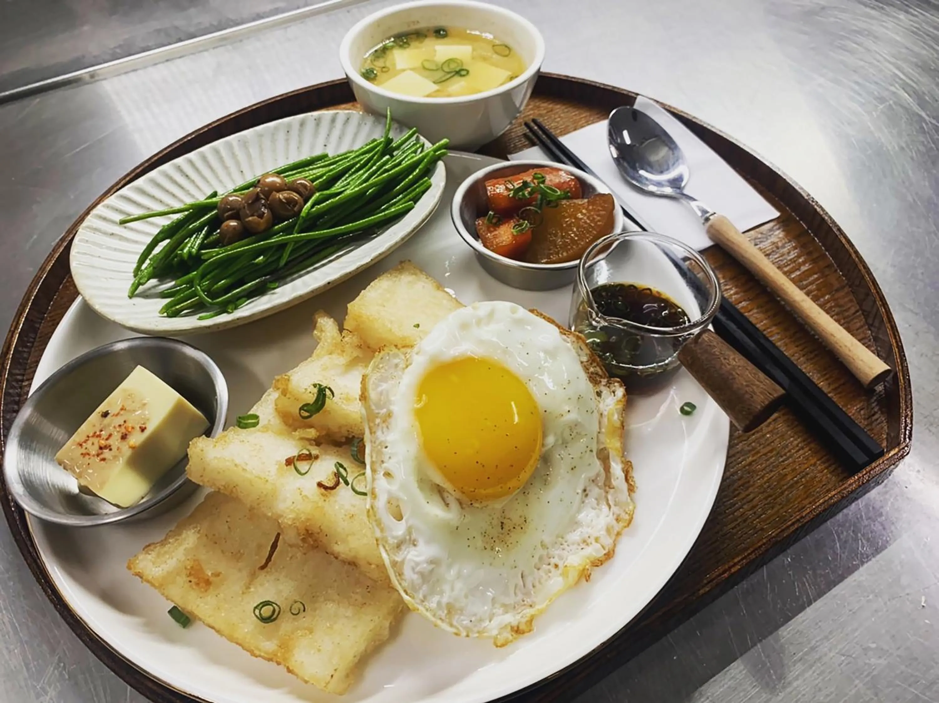 Breakfast in The Retro Tai-Pan