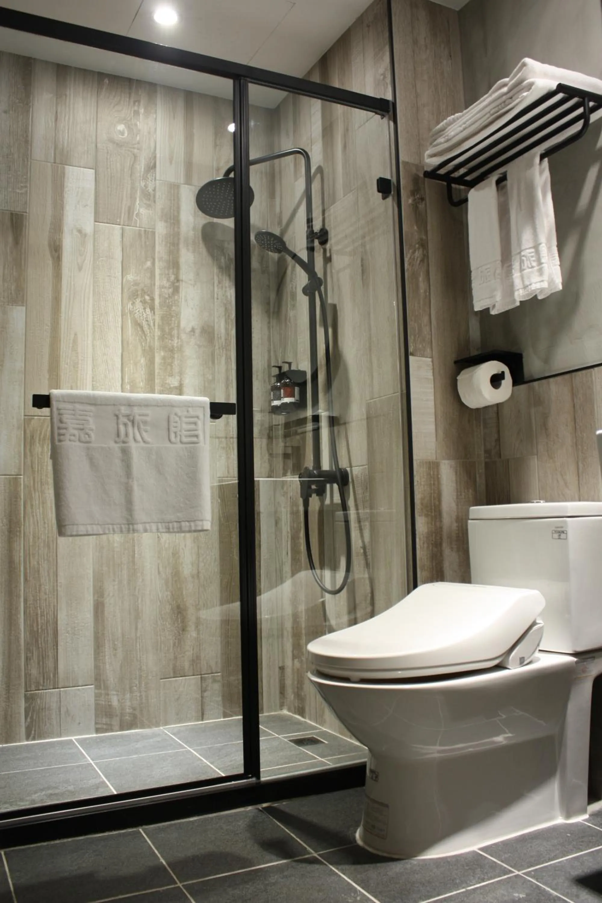 Toilet in The Retro Tai-Pan