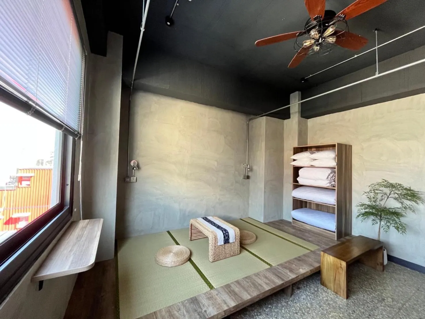 Photo of the whole room in The Retro Tai-Pan