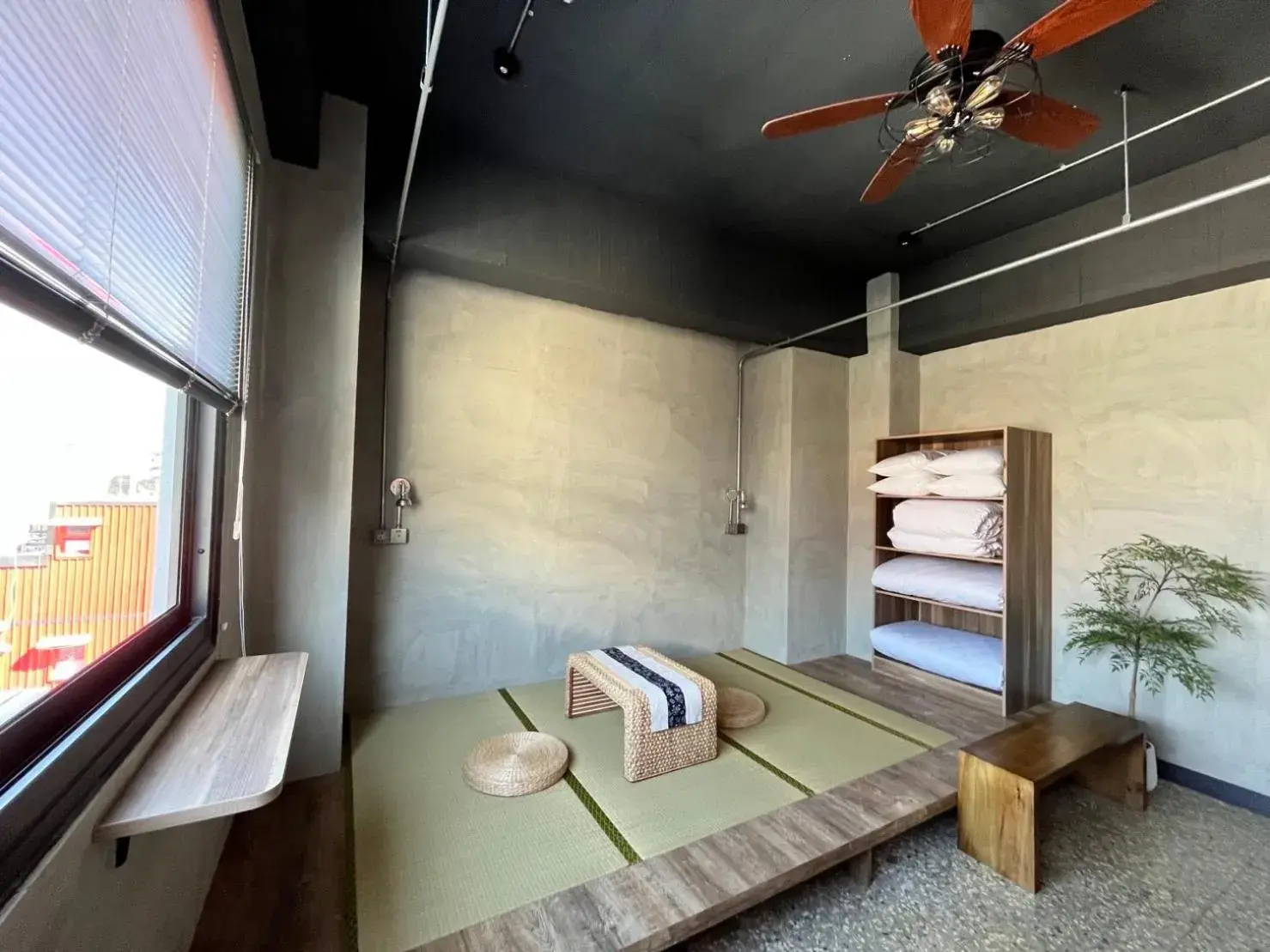 Photo of the whole room in The Retro Tai-Pan Photo of the whole room in The Retro Tai-Pan