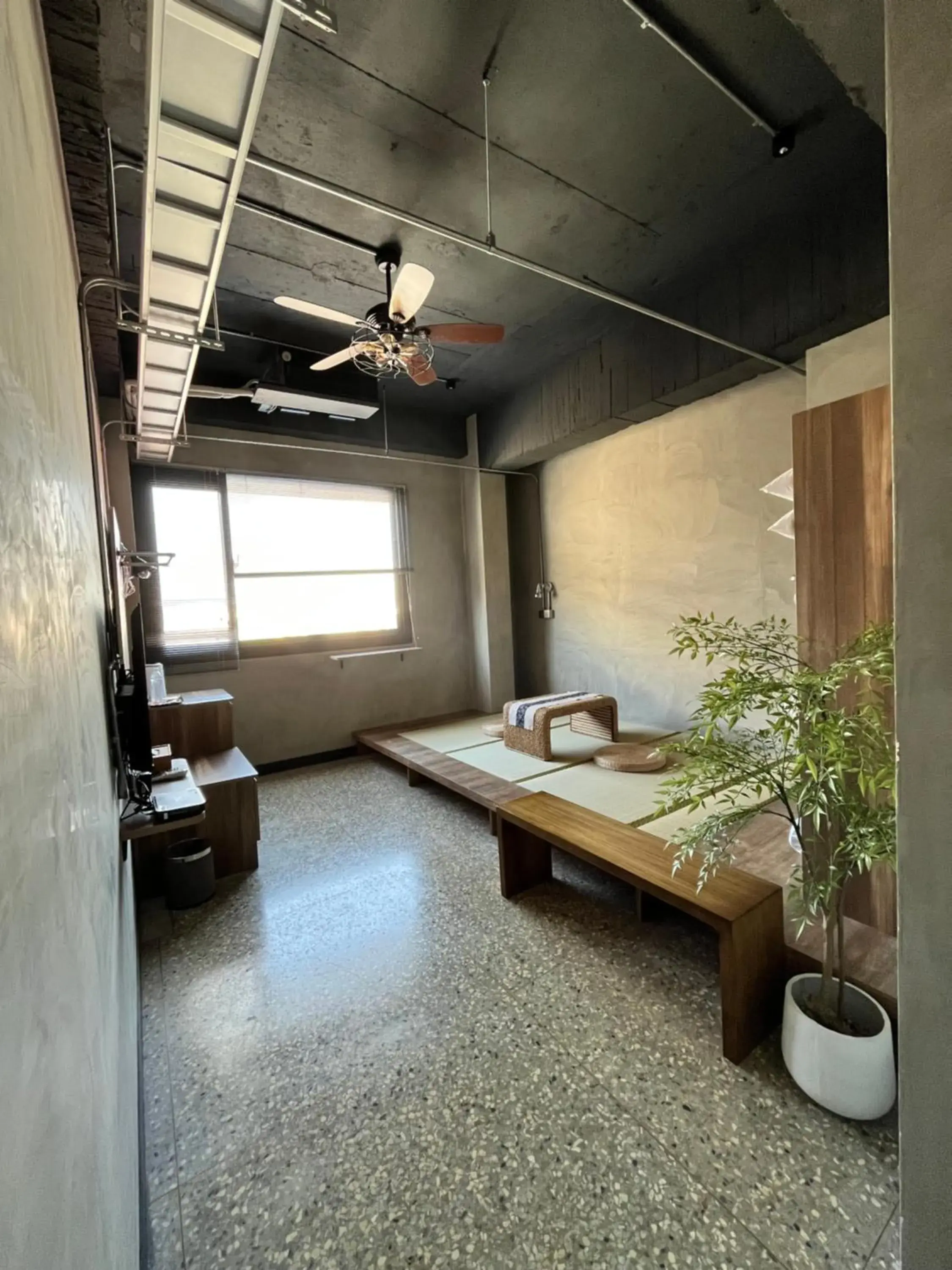 Photo of the whole room, Bed in The Retro Tai-Pan Photo of the whole room, Bed in The Retro Tai-Pan