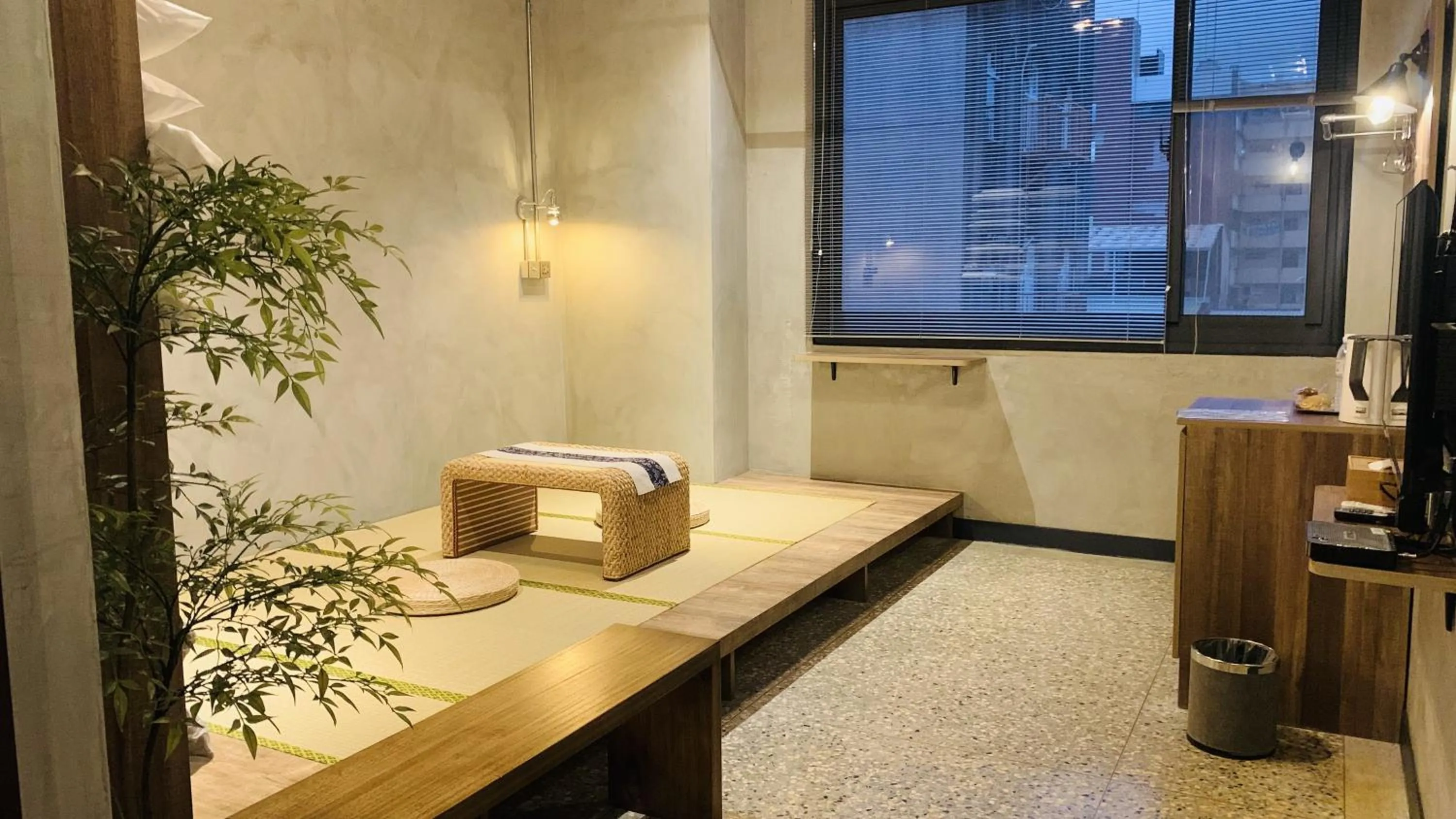 Photo of the whole room in The Retro Tai-Pan