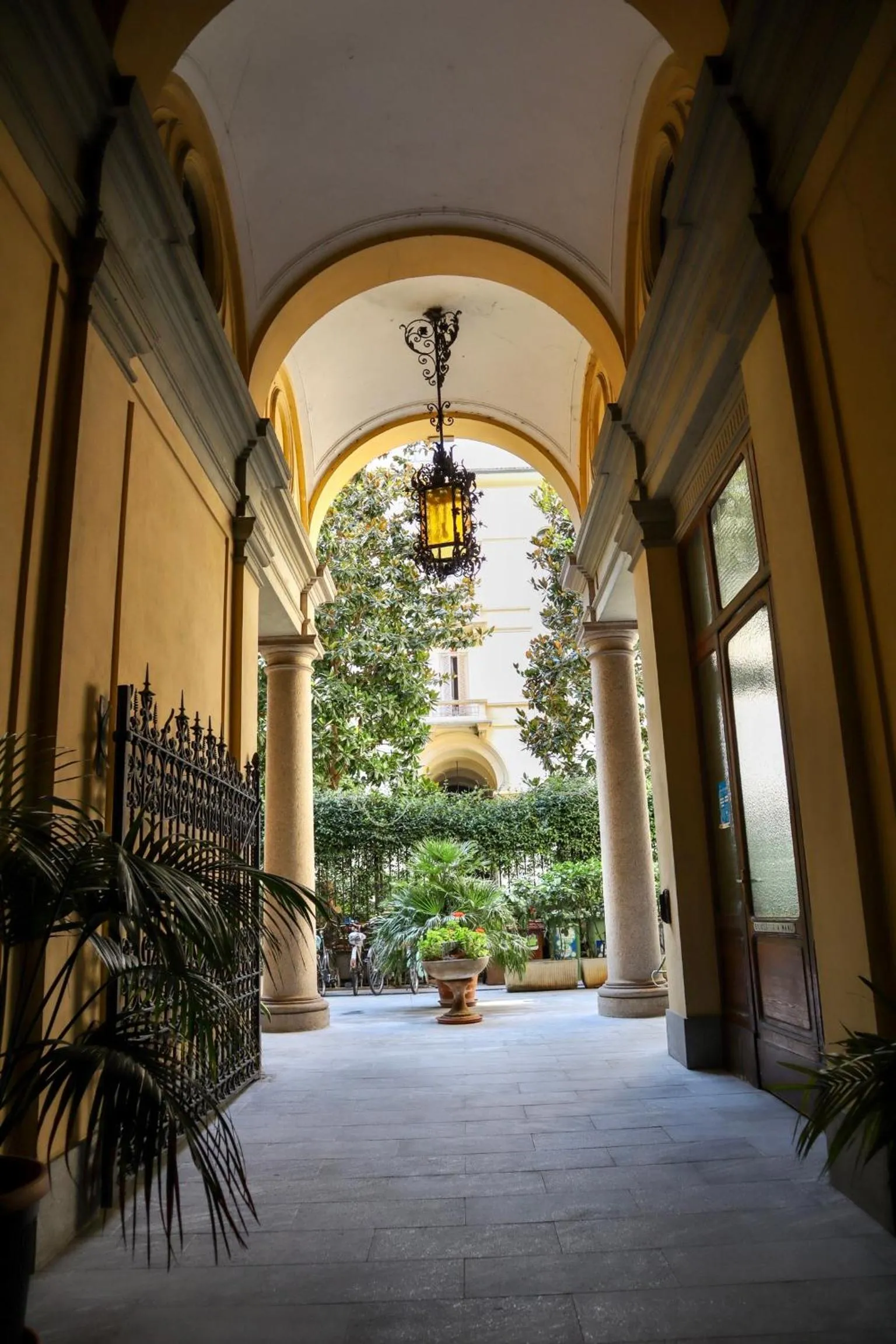 Inner courtyard view in Hotel Atena