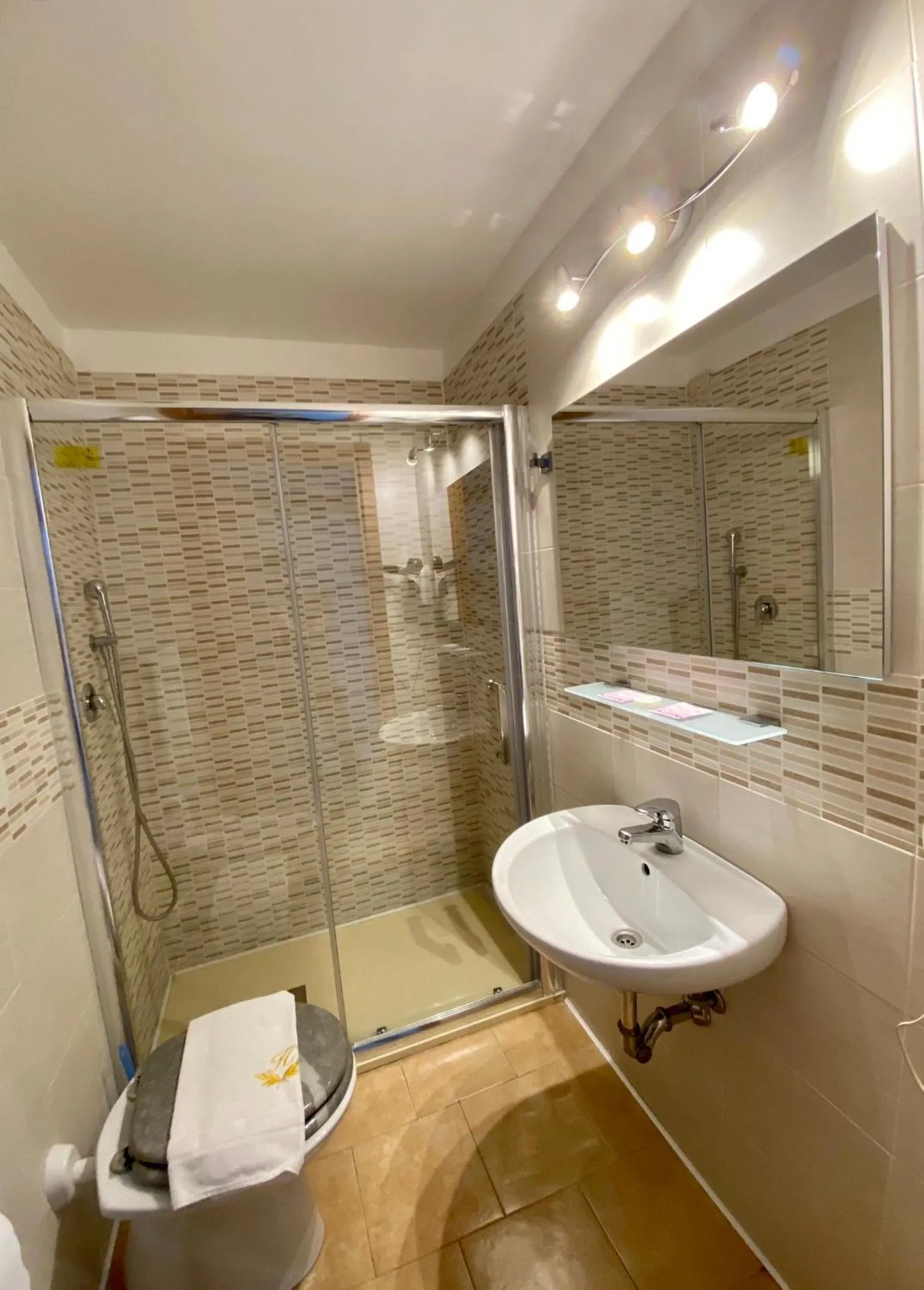 Bathroom in Hotel Atena