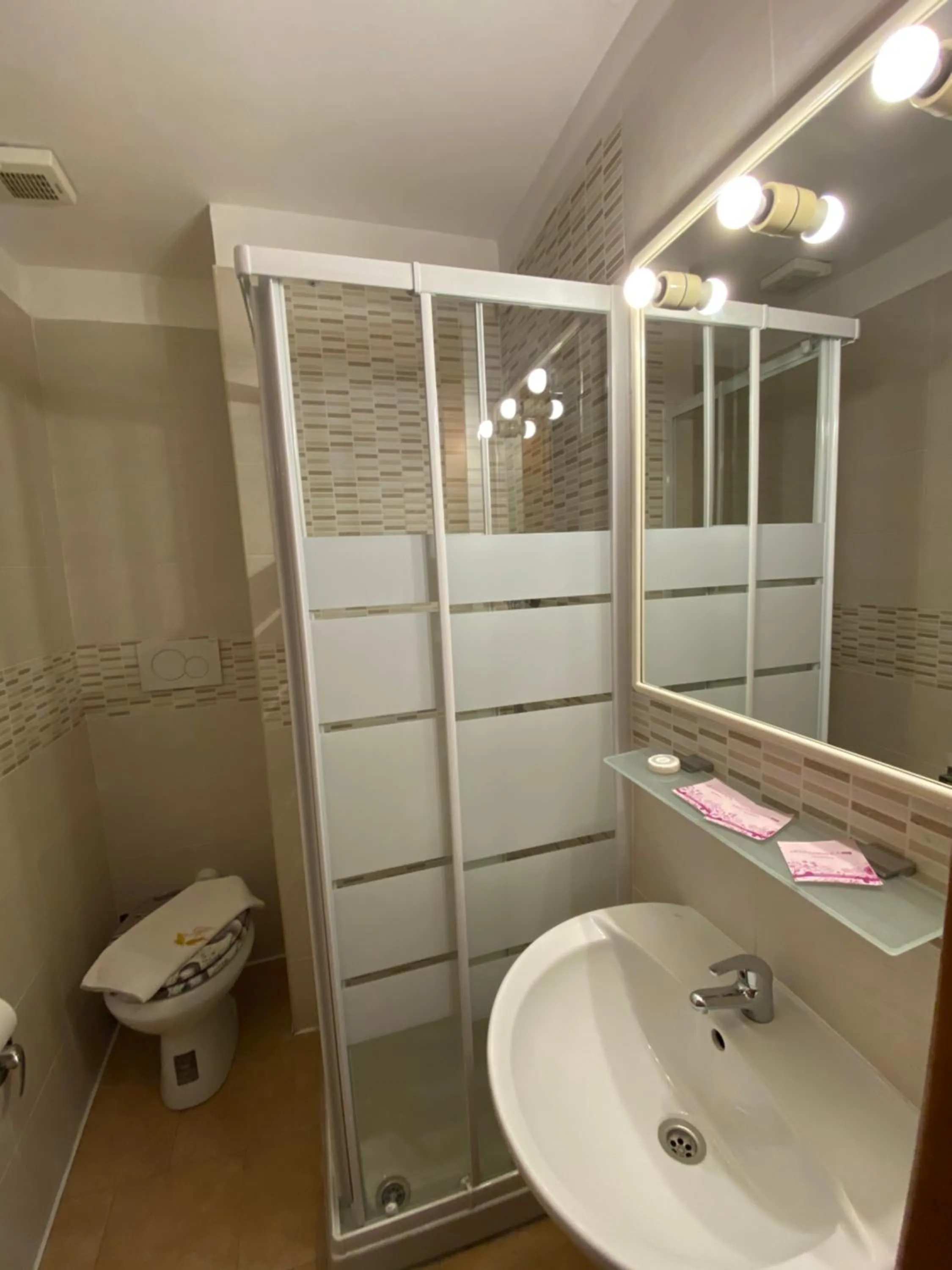 Bathroom in Hotel Atena