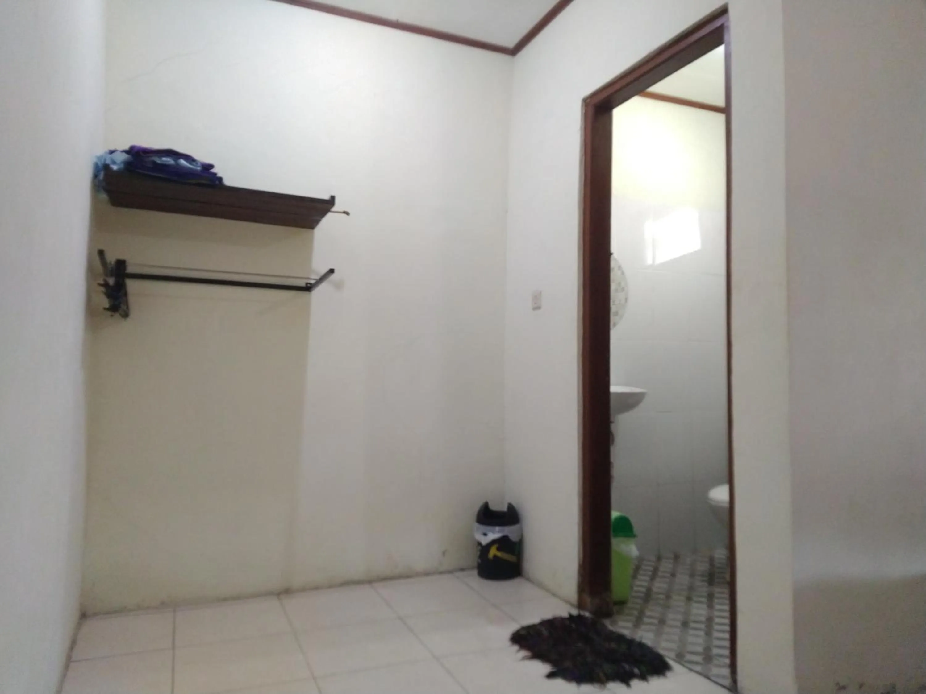 wardrobe in Penginapan Homestay Mudiyono Syari'ah