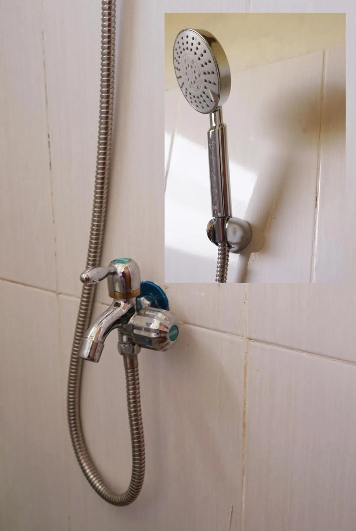 Shower in Penginapan Homestay Mudiyono Syari'ah