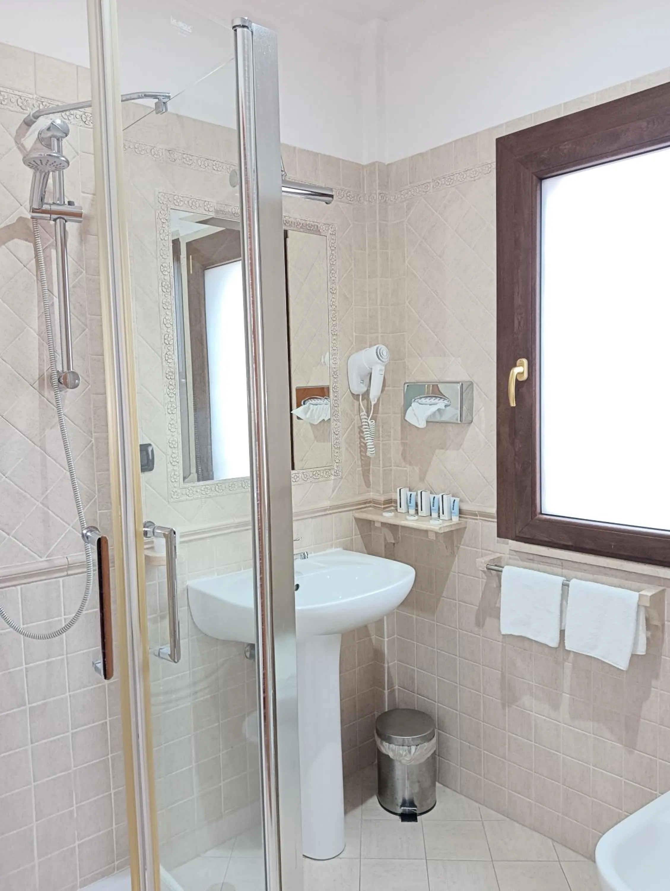 Shower in Hotel Riviera Fiumicino