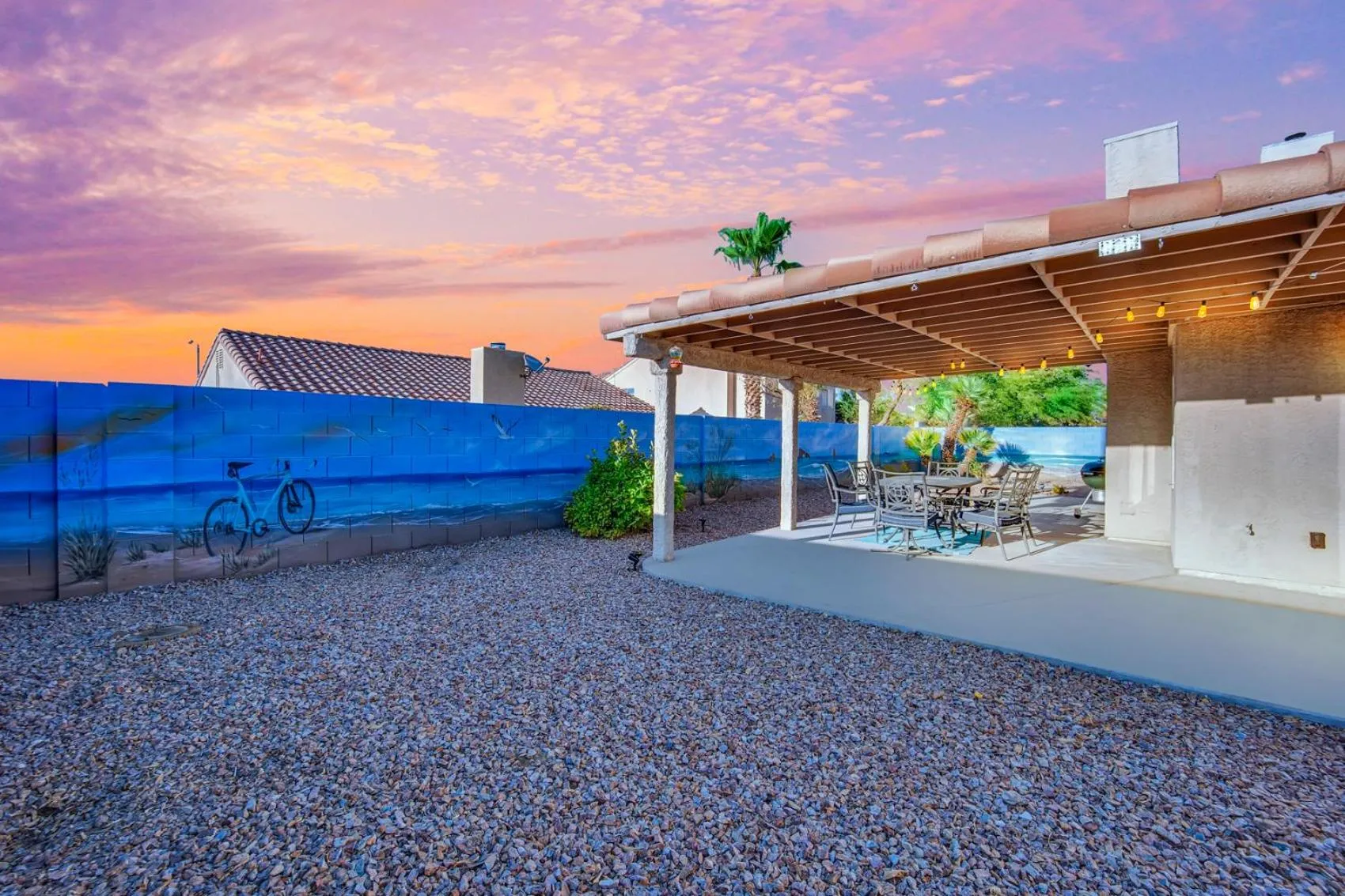 Property building in Sports Themed--Automated King Bed--Family Friendly--5 miles to Strip