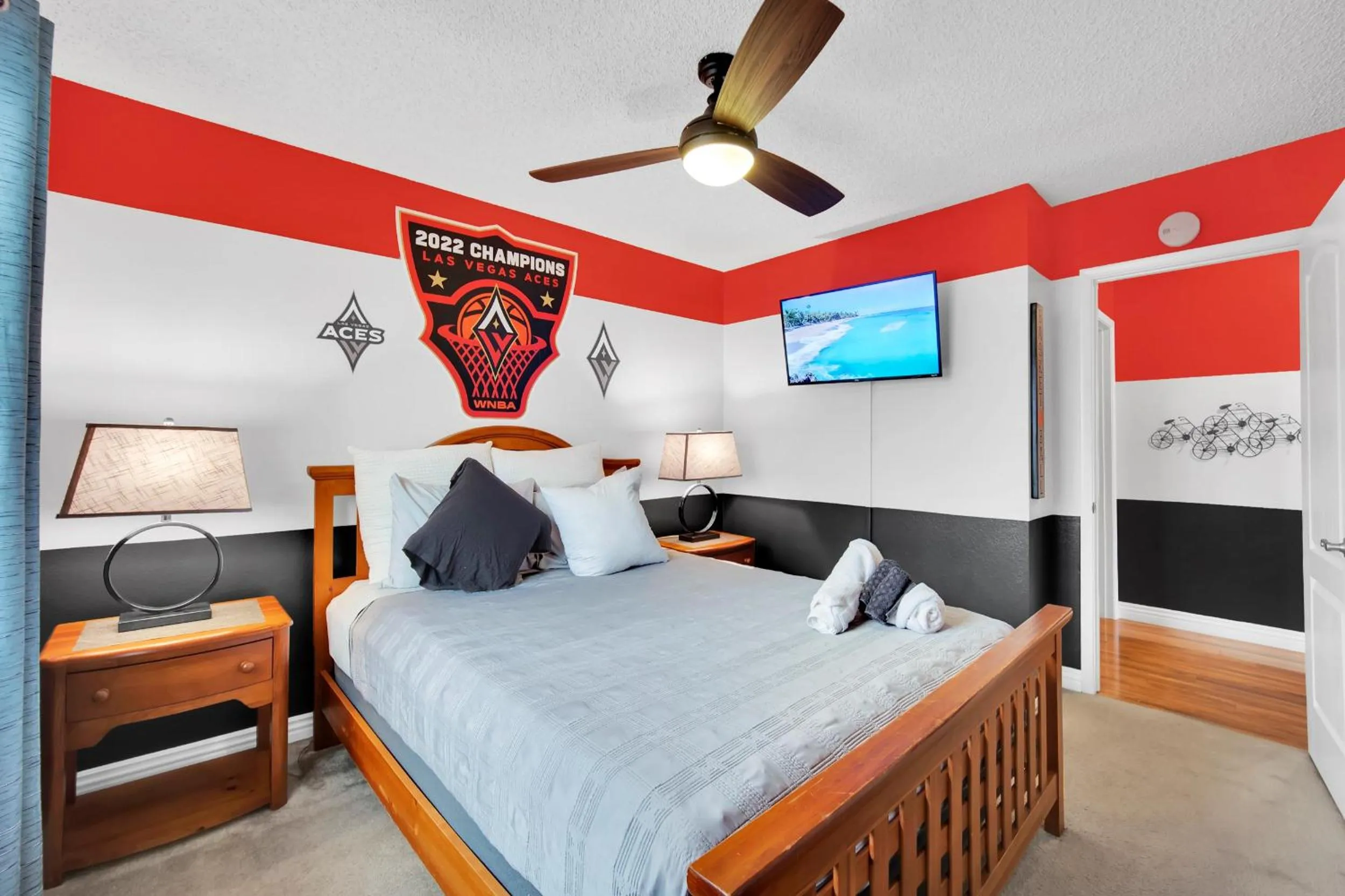 Bed in Sports Themed--Automated King Bed--Family Friendly--5 miles to Strip