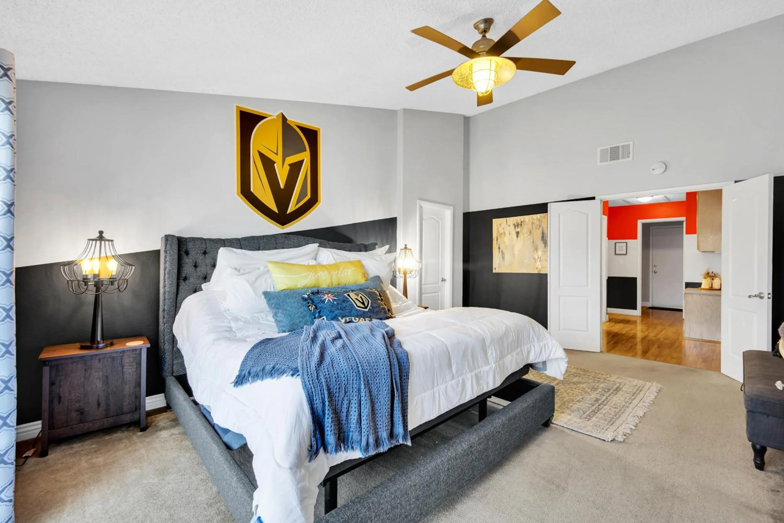 Bed in Sports Themed--Automated King Bed--Family Friendly--5 miles to Strip