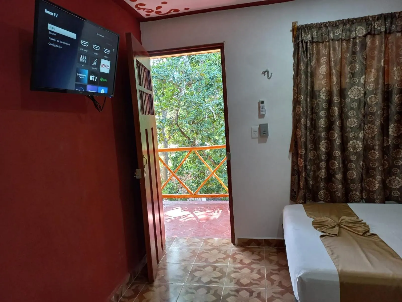 TV and multimedia in Hotel Don Jacinto