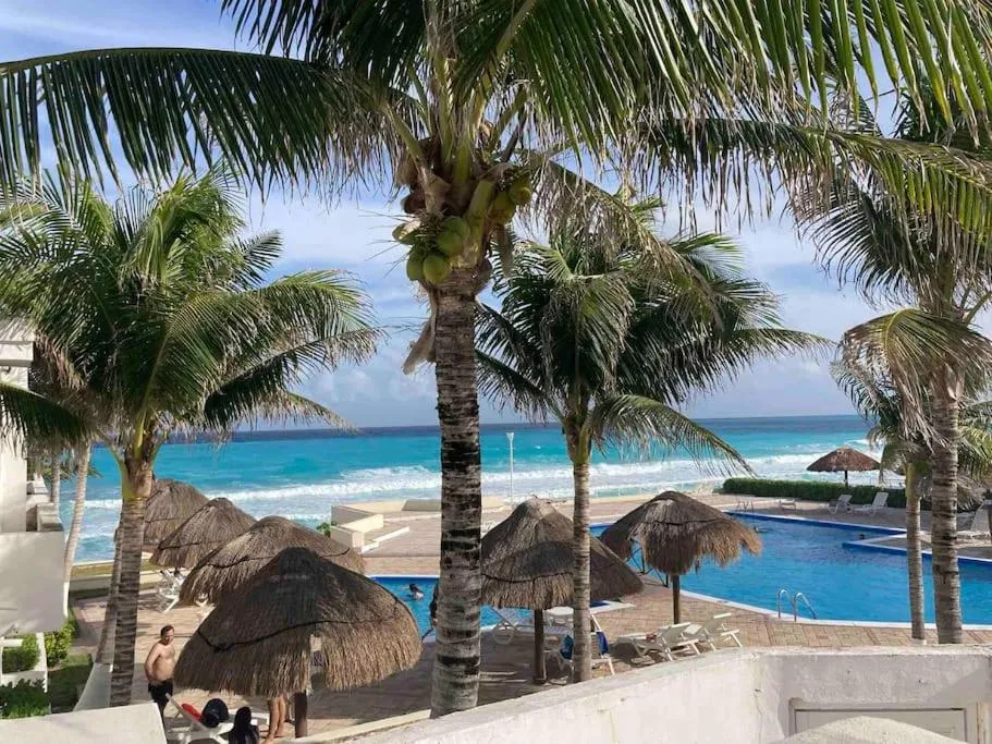 Sea view in Cancun Oceanfront, Entire Apartment