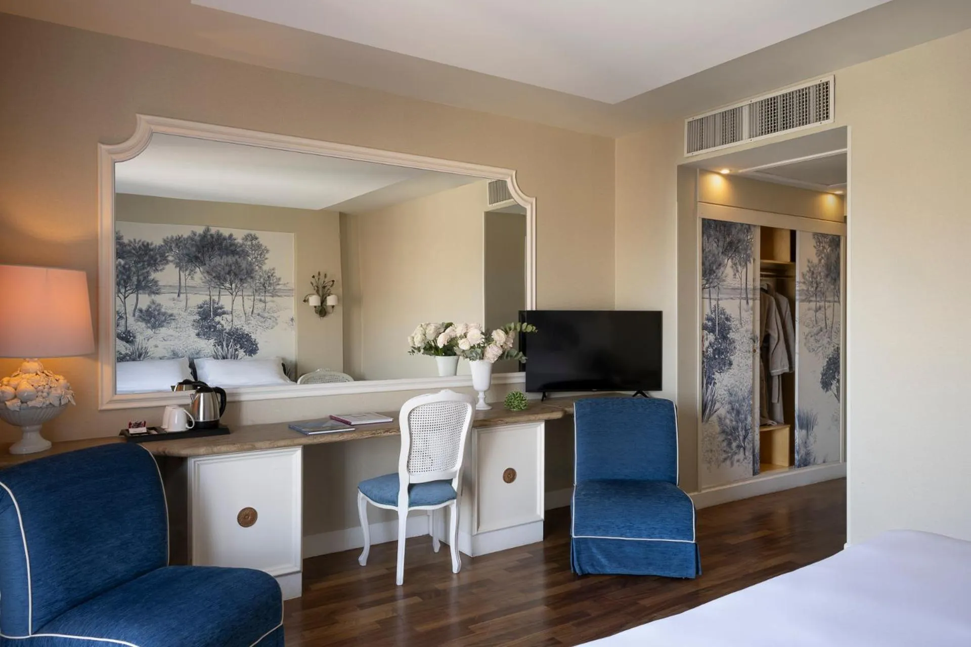 TV and multimedia in Palace Hotel