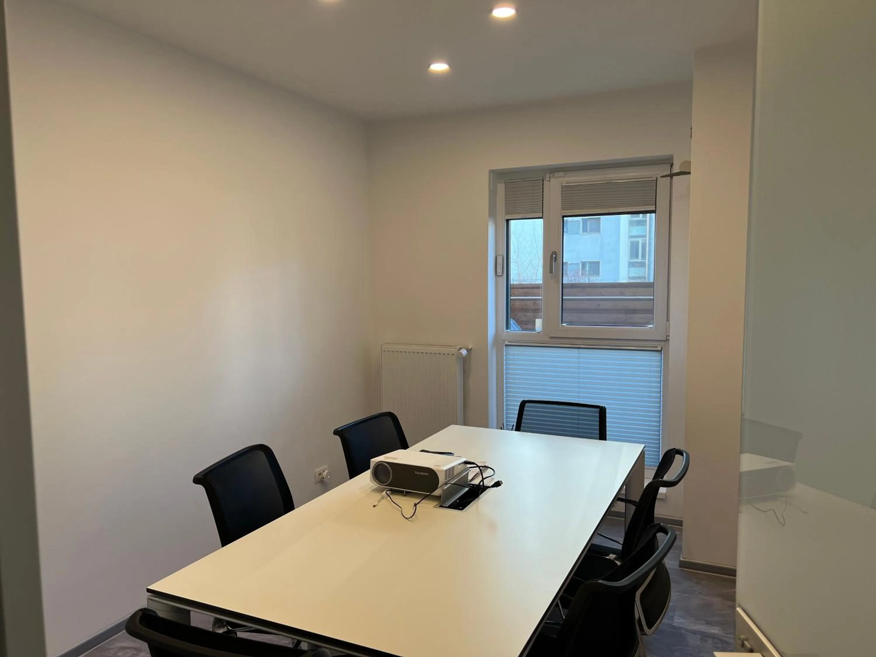 Meeting/conference room in Stunning 2-Room Penthouse with Lakeview W11