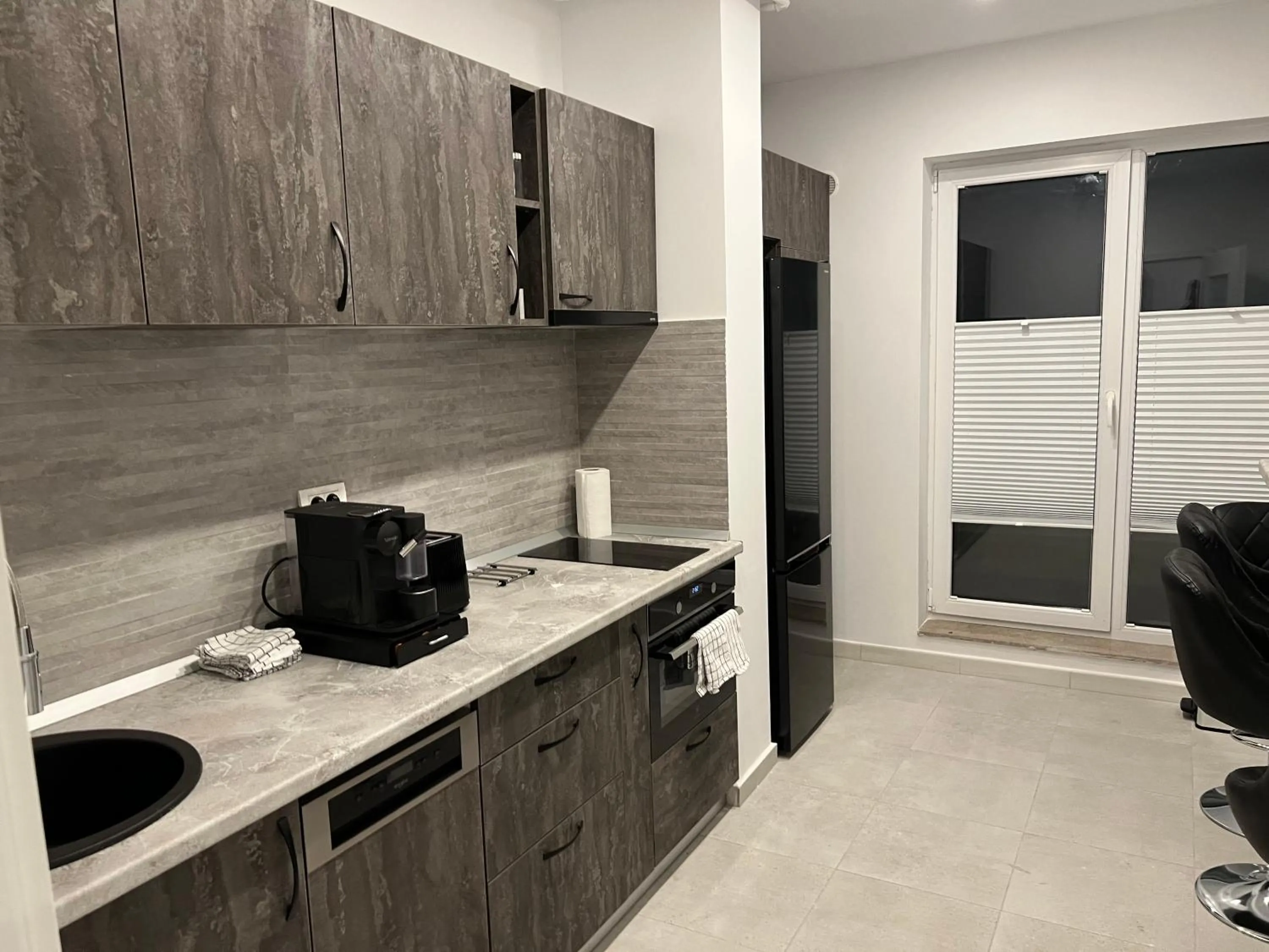 kitchen in Stunning 2-Room Penthouse with Lakeview W11