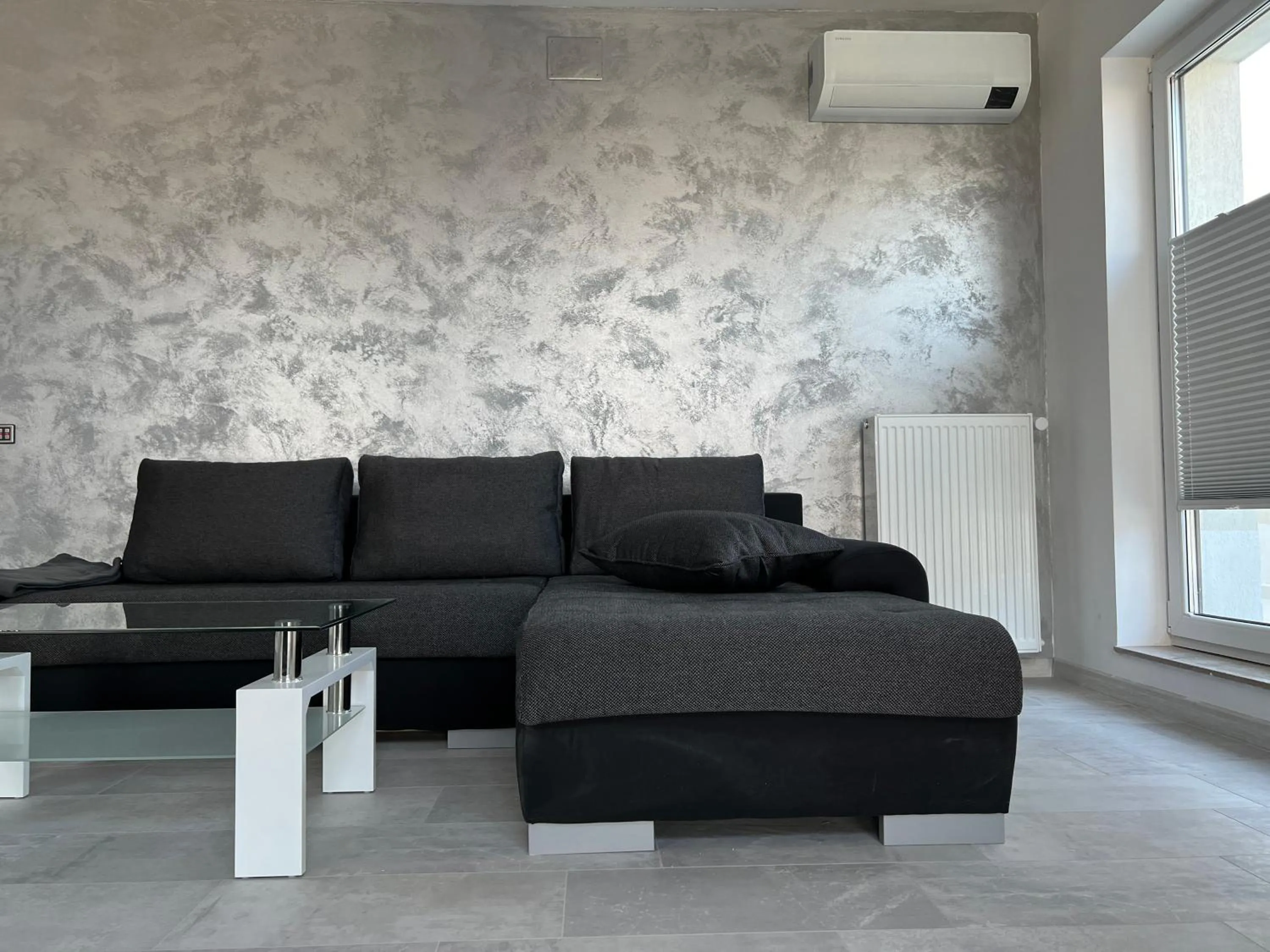 Living room in Stunning 2-Room Penthouse with Lakeview W11