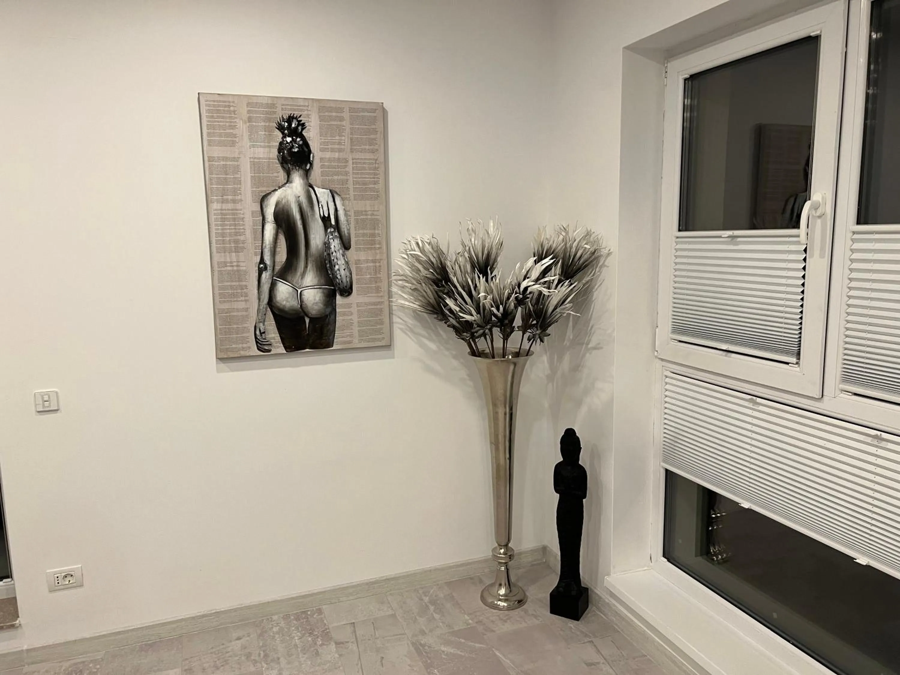 Decorative detail in Stunning 2-Room Penthouse with Lakeview W11