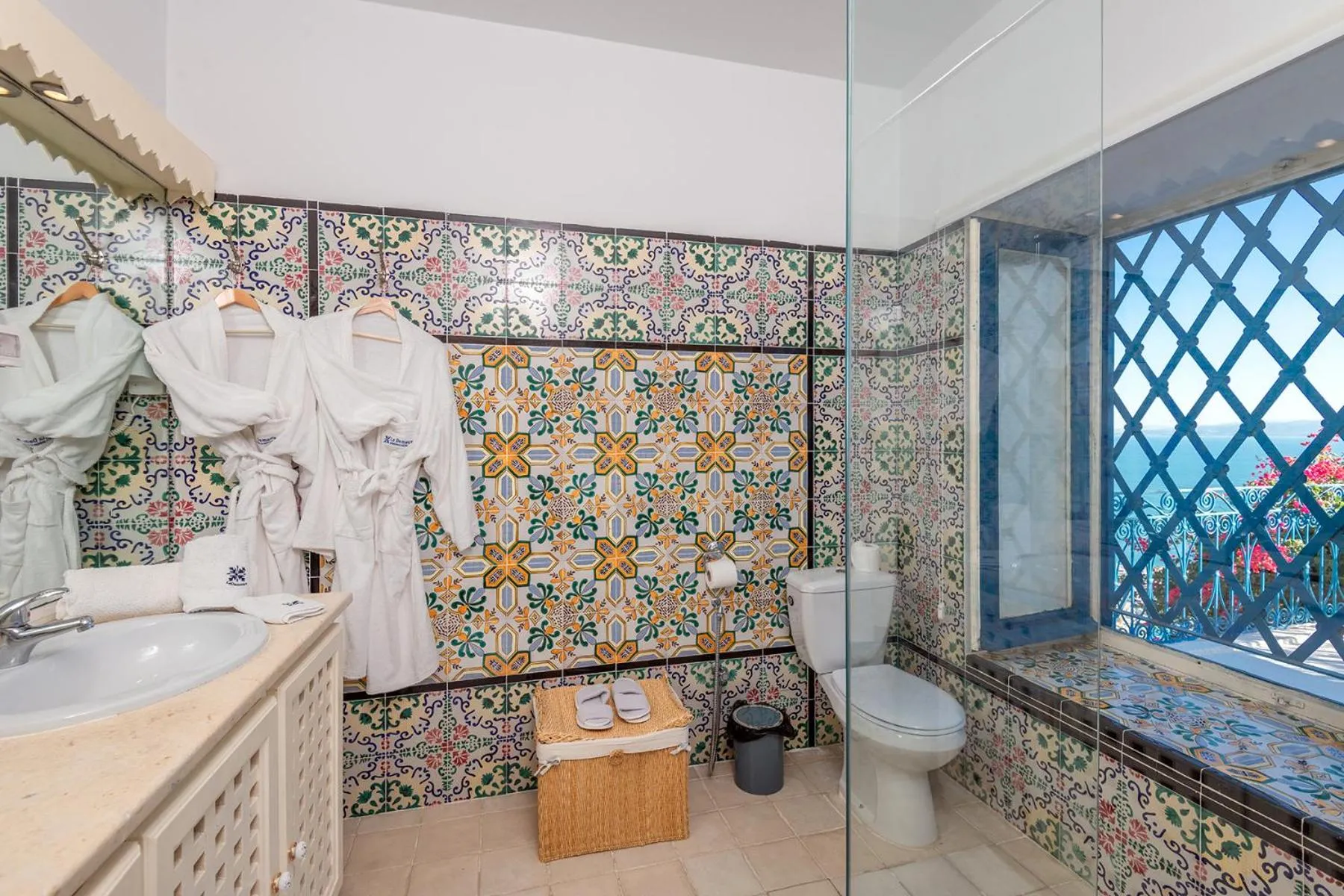 Shower in La Demeure