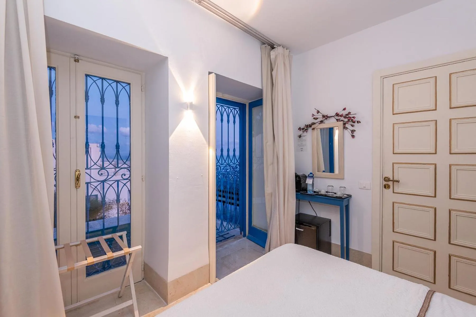 Sea view, Bed in La Demeure