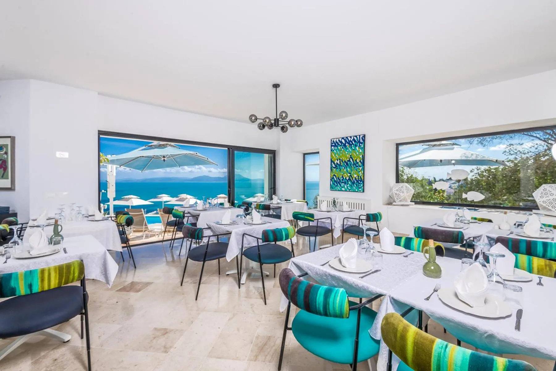 Restaurant/places to eat in La Demeure