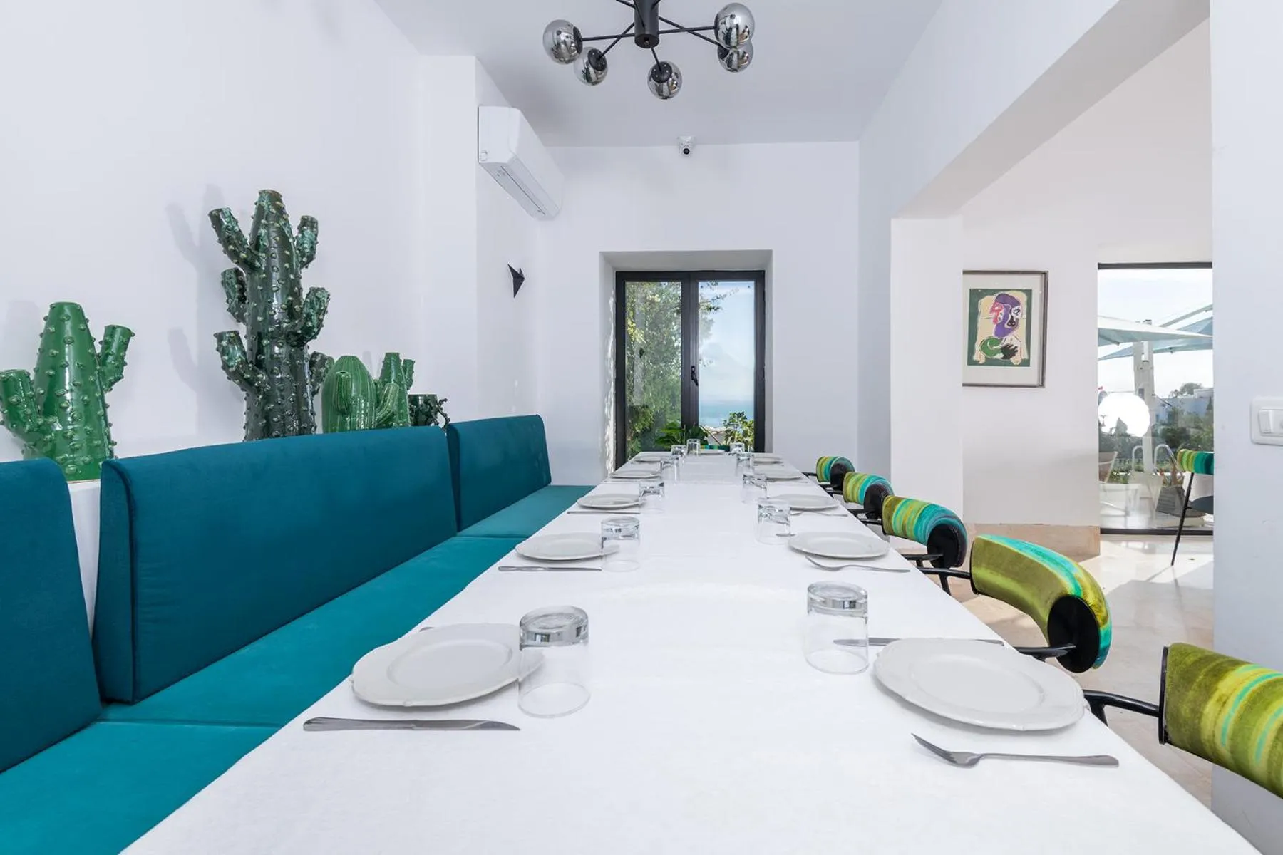 Restaurant/places to eat in La Demeure