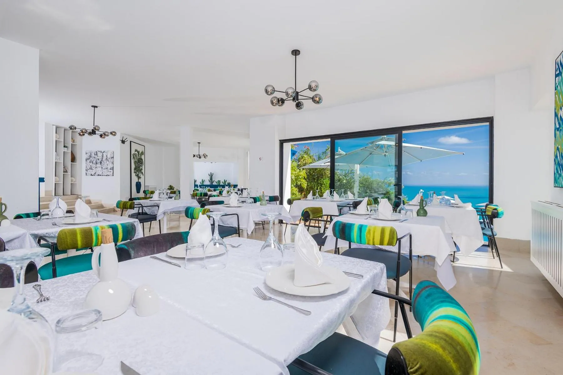 Restaurant/places to eat in La Demeure